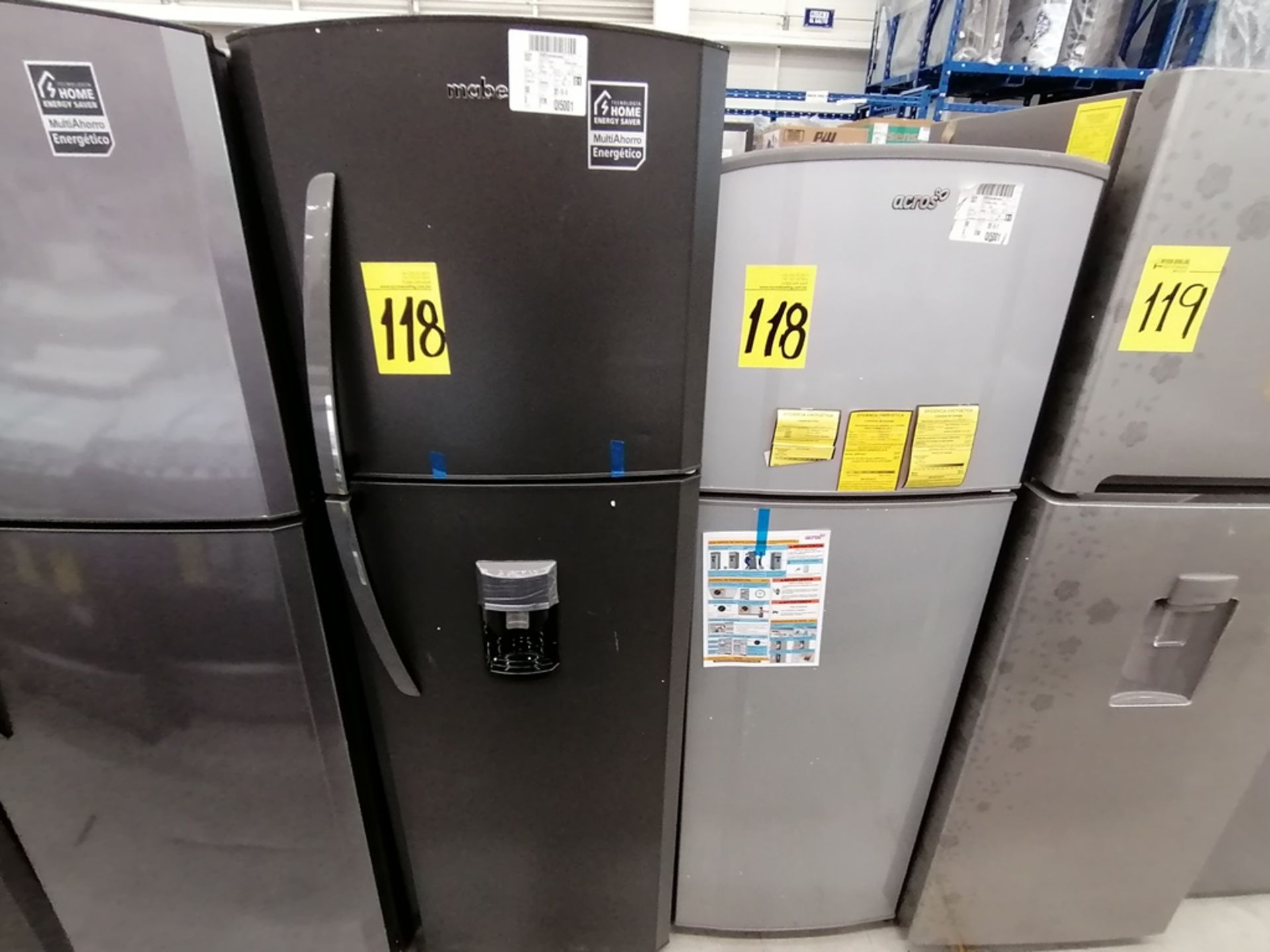 Lote de 2 refrigeradores incluye: 1 Refrigerador con dispensador de agua, Marca Mabe, Modelo RMA300 - Image 3 of 15