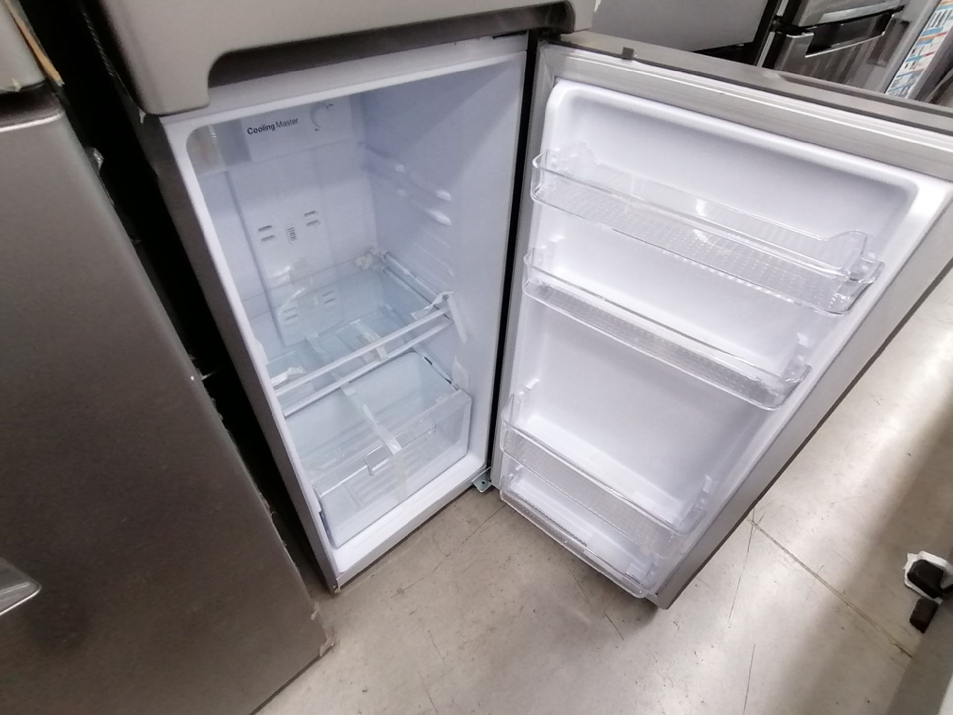 Lote de 2 refrigeradores incluye: 1 Refrigerador, Marca Winia, Modelo DFR25210GN, Serie MR21ZN08401 - Image 12 of 15