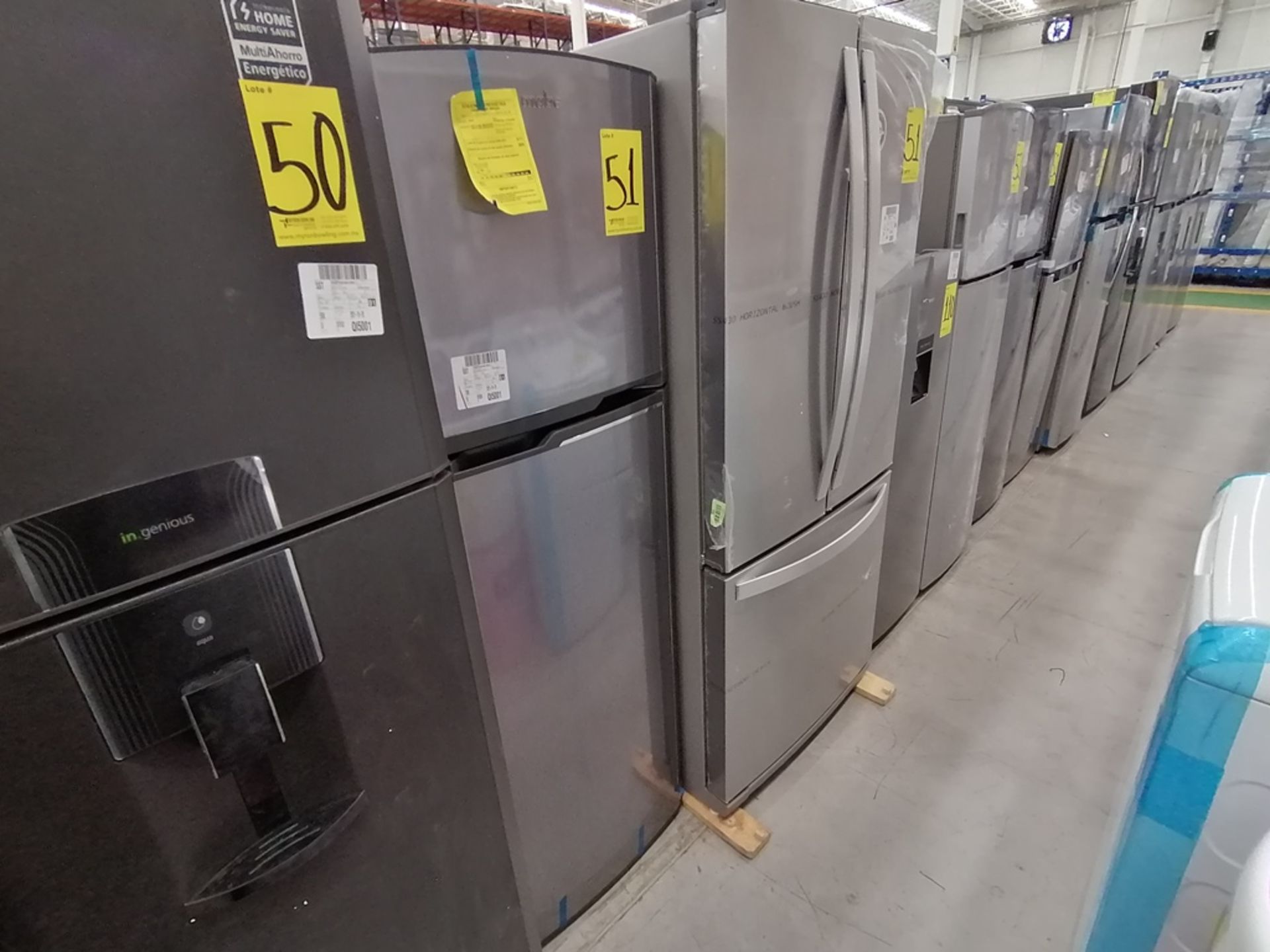 Lote de 2 refrigeradores incluye: 1 Refrigerador, Marca Mabe, Modelo RMA1025VMX, Serie 2111B618024, - Image 2 of 15