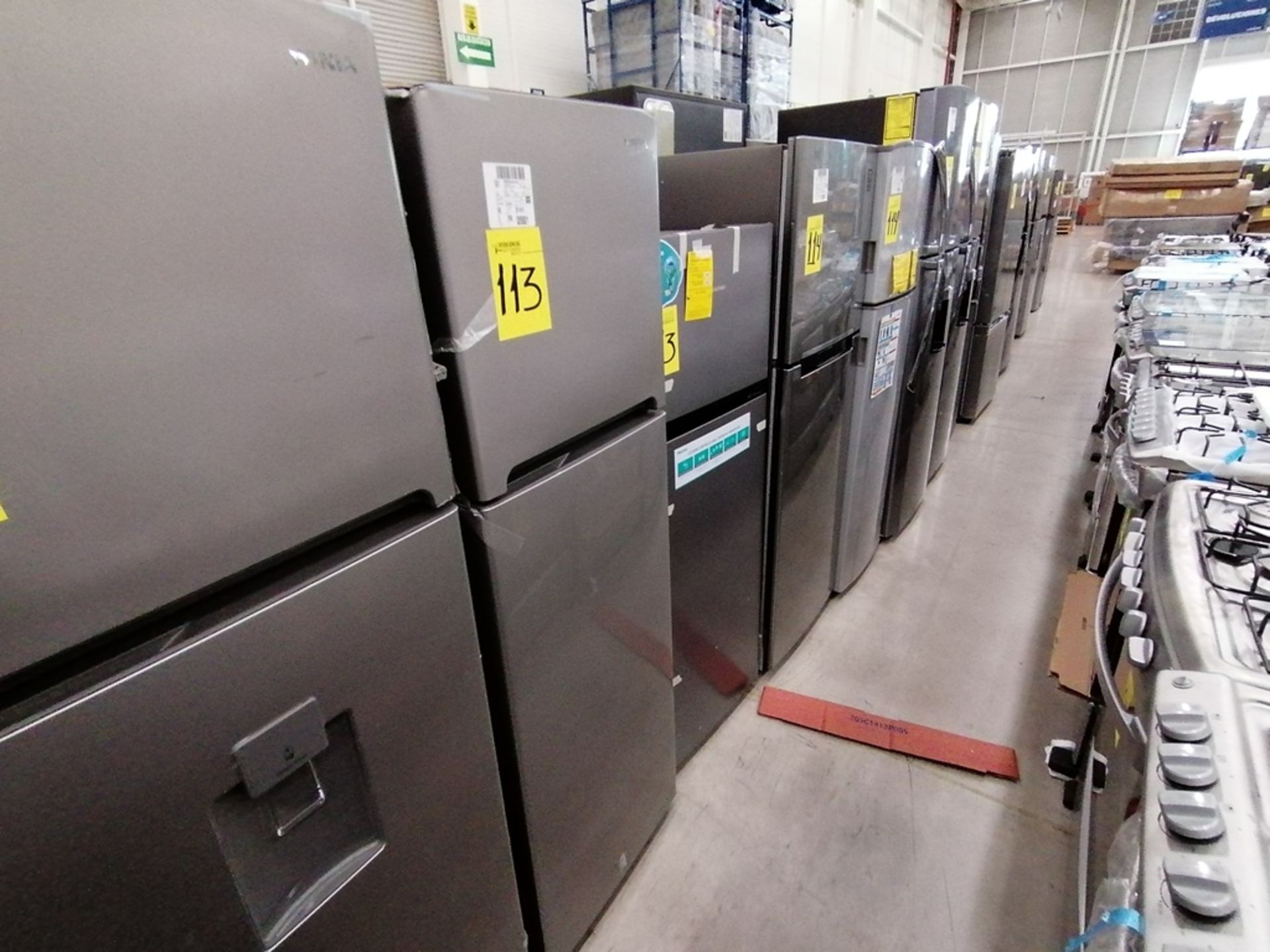 Lote de 2 refrigeradores incluye: 1 Refrigerador, Marca Winia, Modelo DFR25210GN, Serie MR21ZN08401 - Image 9 of 15