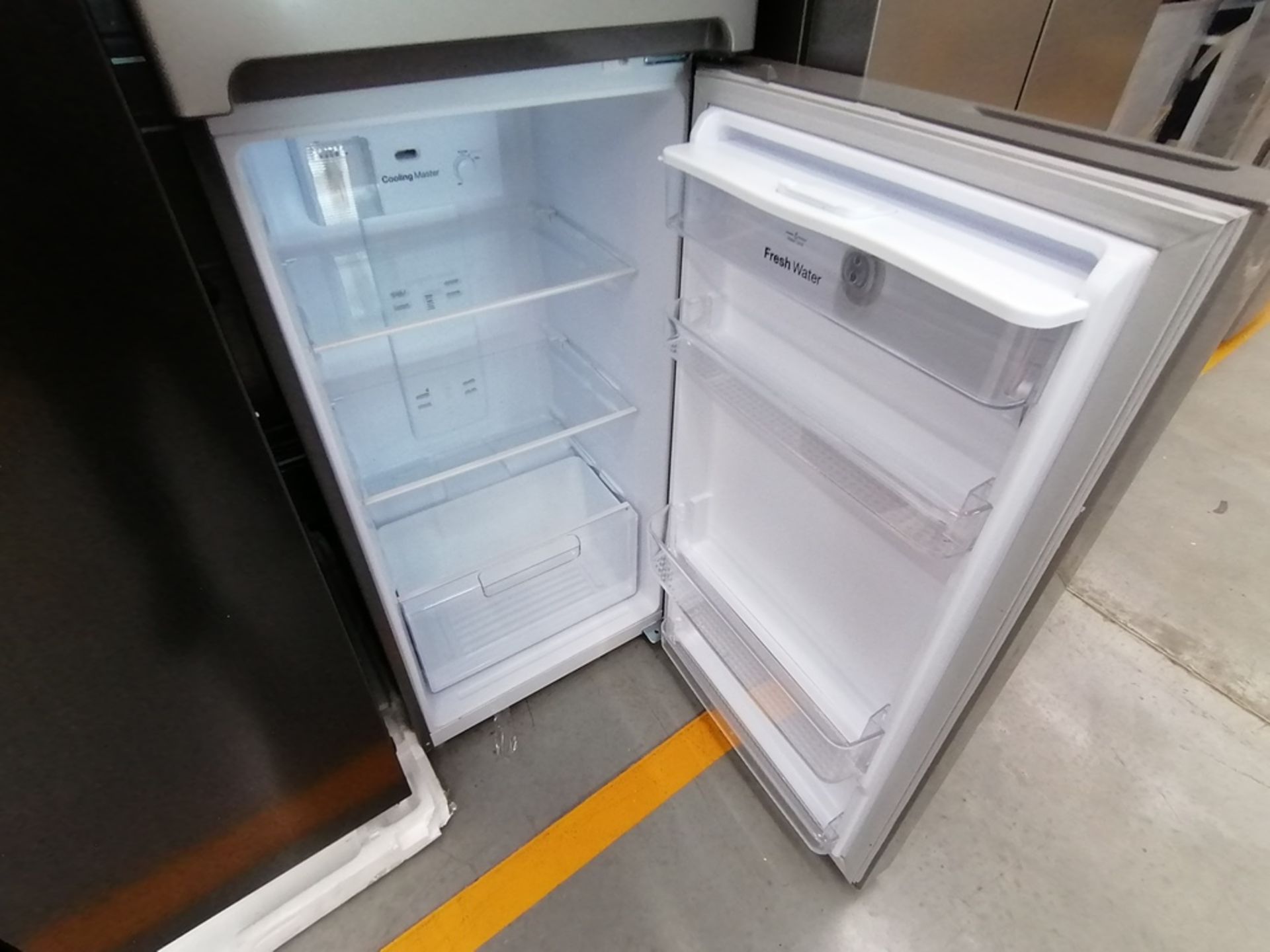 Lote de 2 refrigeradores incluye: 1 Refrigerador, Marca Samsung, Modelo RS28T5B00B1, Serie 0B2V4BAR - Image 6 of 13