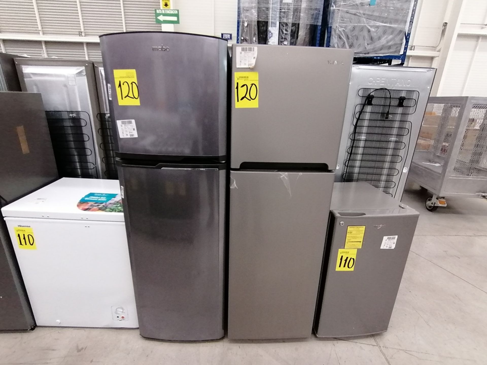 Lote de 2 refrigeradores incluye: 1 Refrigerador, Marca Mabe, Modelo RMA1025VNX, Serie 2110B623189, - Image 3 of 17