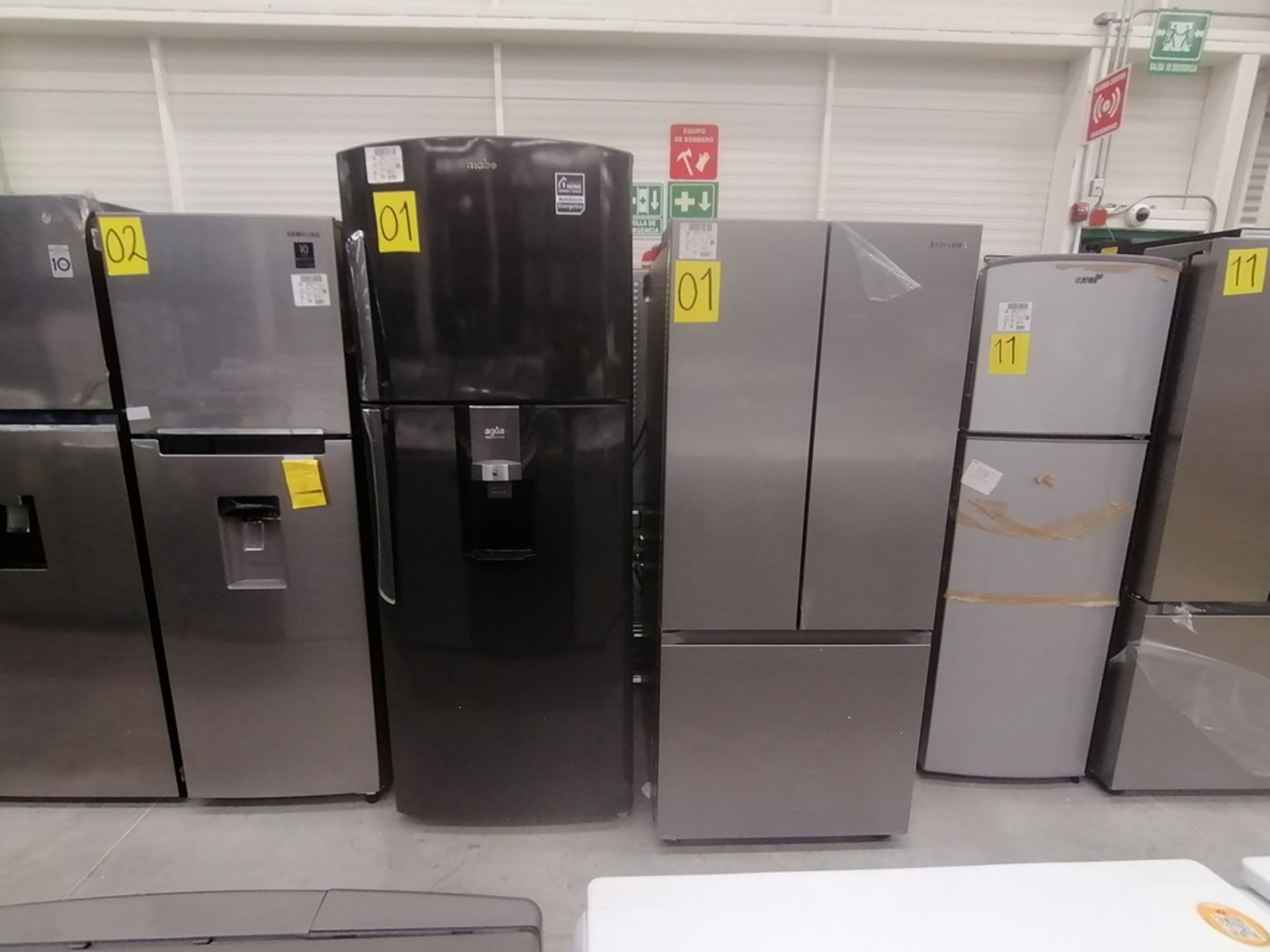 Lote de 2 refrigeradores incluye: 1 Refrigerador, Marca Samsung, Modelo RT22A401059, Serie 8BA84BBR - Image 3 of 15