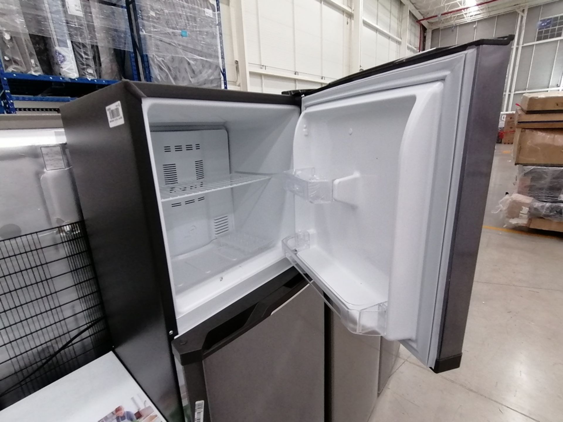 Lote de 2 refrigeradores incluye: 1 Refrigerador, Marca Mabe, Modelo RMA1025VNX, Serie 2110B623189, - Image 12 of 17