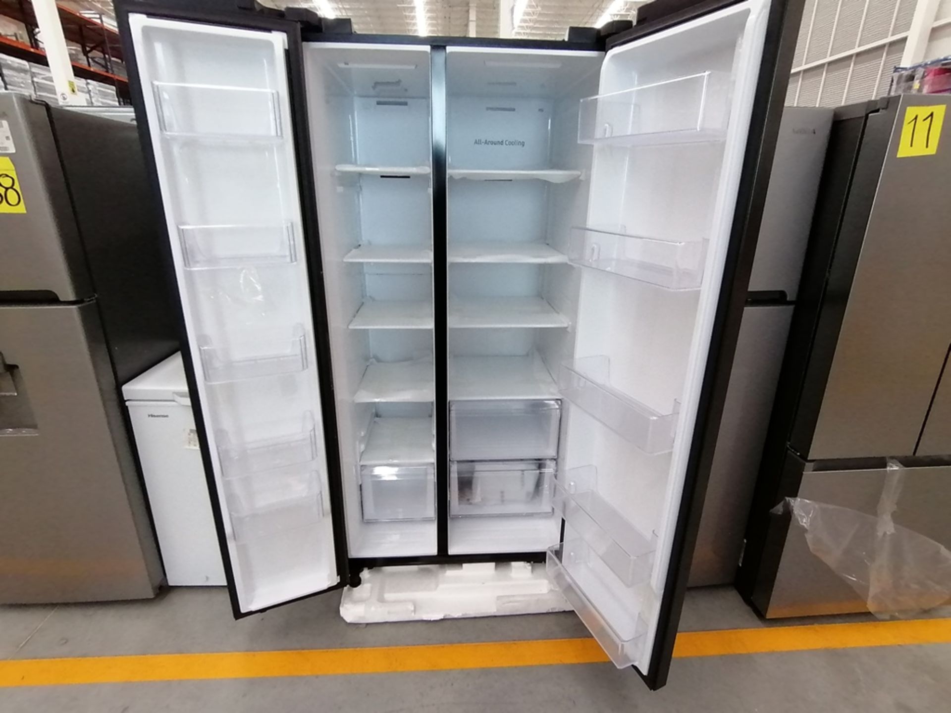 Lote de 2 refrigeradores incluye: 1 Refrigerador, Marca Samsung, Modelo RS28T5B00B1, Serie 0B2V4BAR - Image 4 of 13