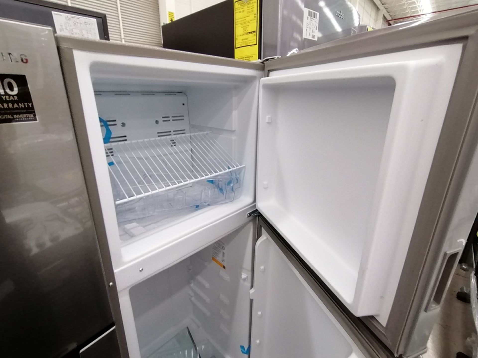 Lote de 2 refrigeradores incluye: 1 Refrigerador, Marca Samsung, Modelo RT29K500JS8, Serie 0AZS4BAR - Image 14 of 16