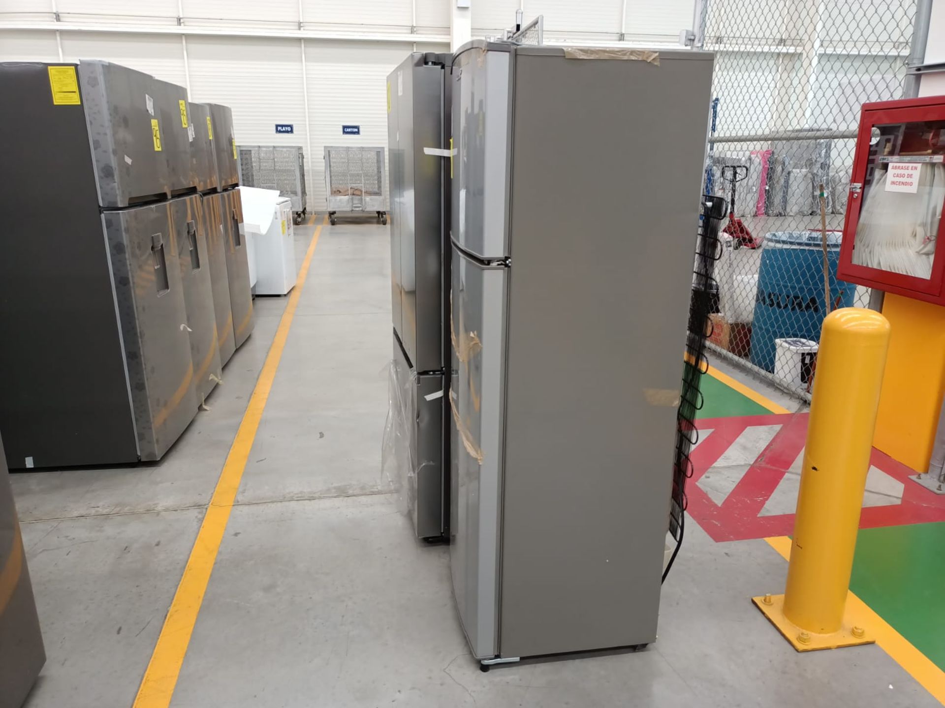 Lote de 2 refrigeradores incluye: 1 refrigerador marca Samsung, modelo RF22A4010S9/EM - Image 39 of 51
