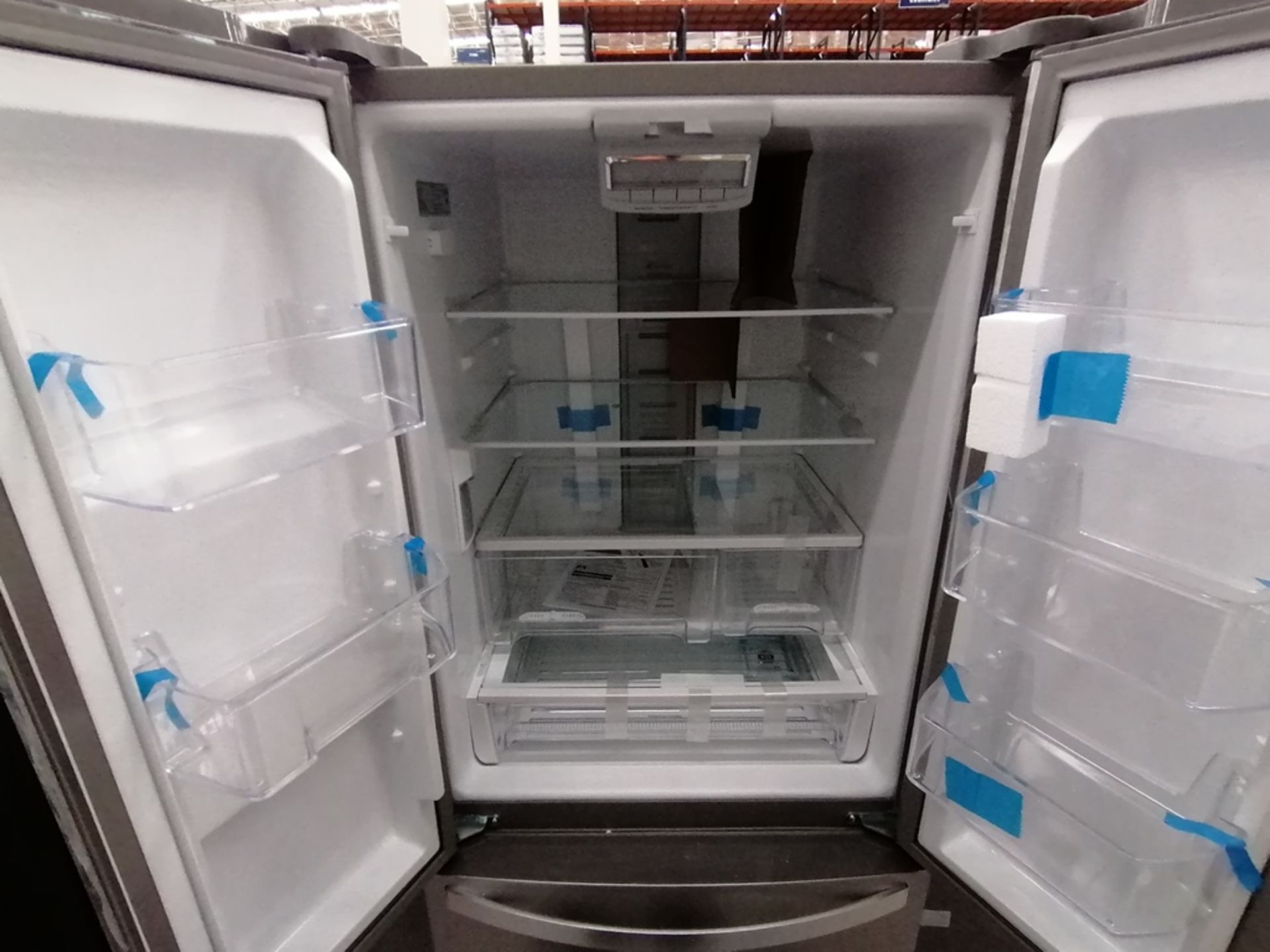 Lote de 2 refrigeradores incluye: 1 Refrigerador, Marca Mabe, Modelo RMA1025VMX, Serie 2111B618024, - Image 6 of 15