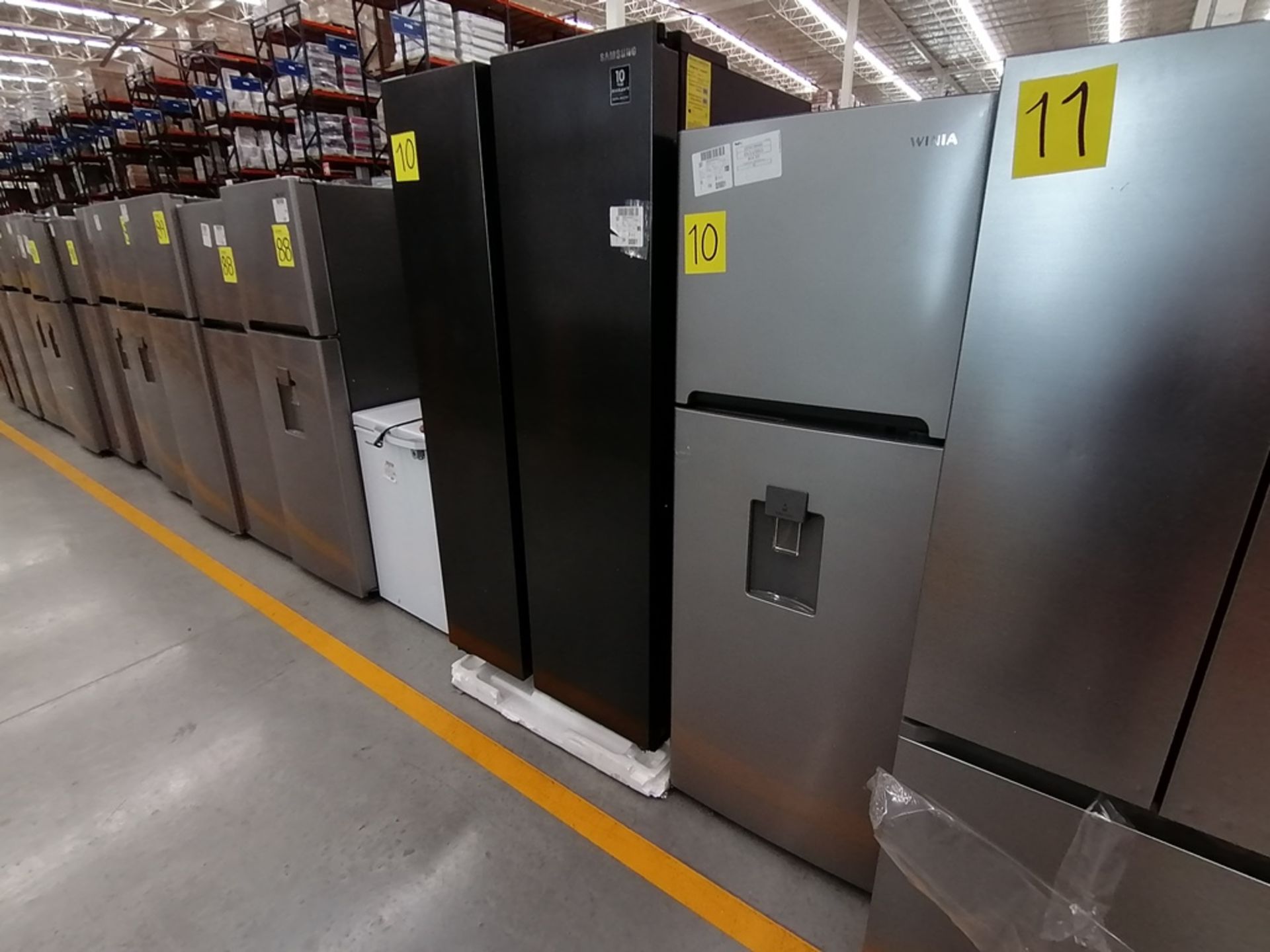 Lote de 2 refrigeradores incluye: 1 Refrigerador, Marca Samsung, Modelo RS28T5B00B1, Serie 0B2V4BAR