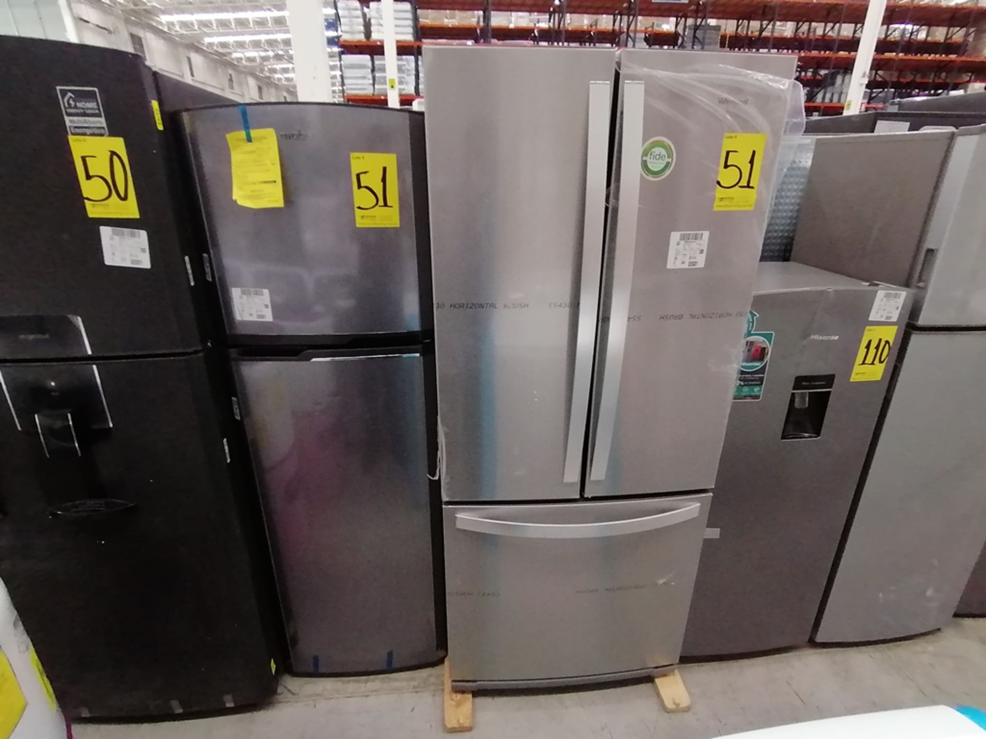 Lote de 2 refrigeradores incluye: 1 Refrigerador, Marca Mabe, Modelo RMA1025VMX, Serie 2111B618024, - Image 3 of 15