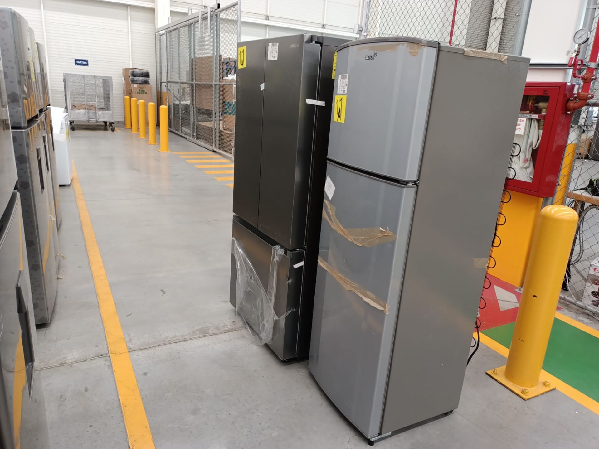 Lote de 2 refrigeradores incluye: 1 refrigerador marca Samsung, modelo RF22A4010S9/EM - Image 8 of 51