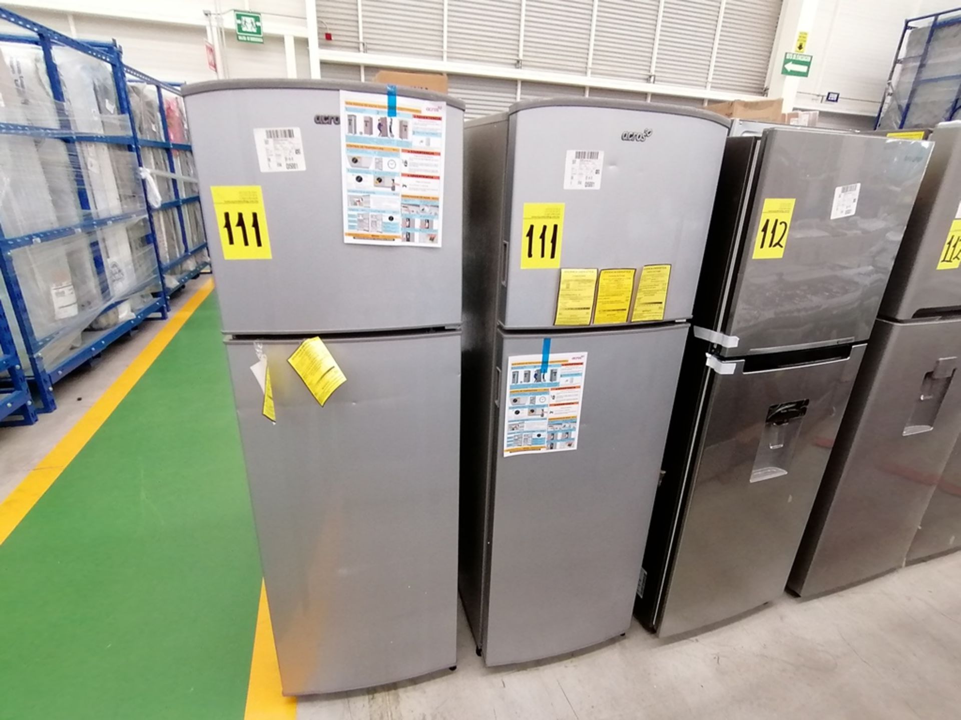 Lote de 2 refrigeradores incluye: 1 Refrigerador, Marca Acros, Modelo AT9007G, Serie VRA4332547, Co - Image 9 of 14