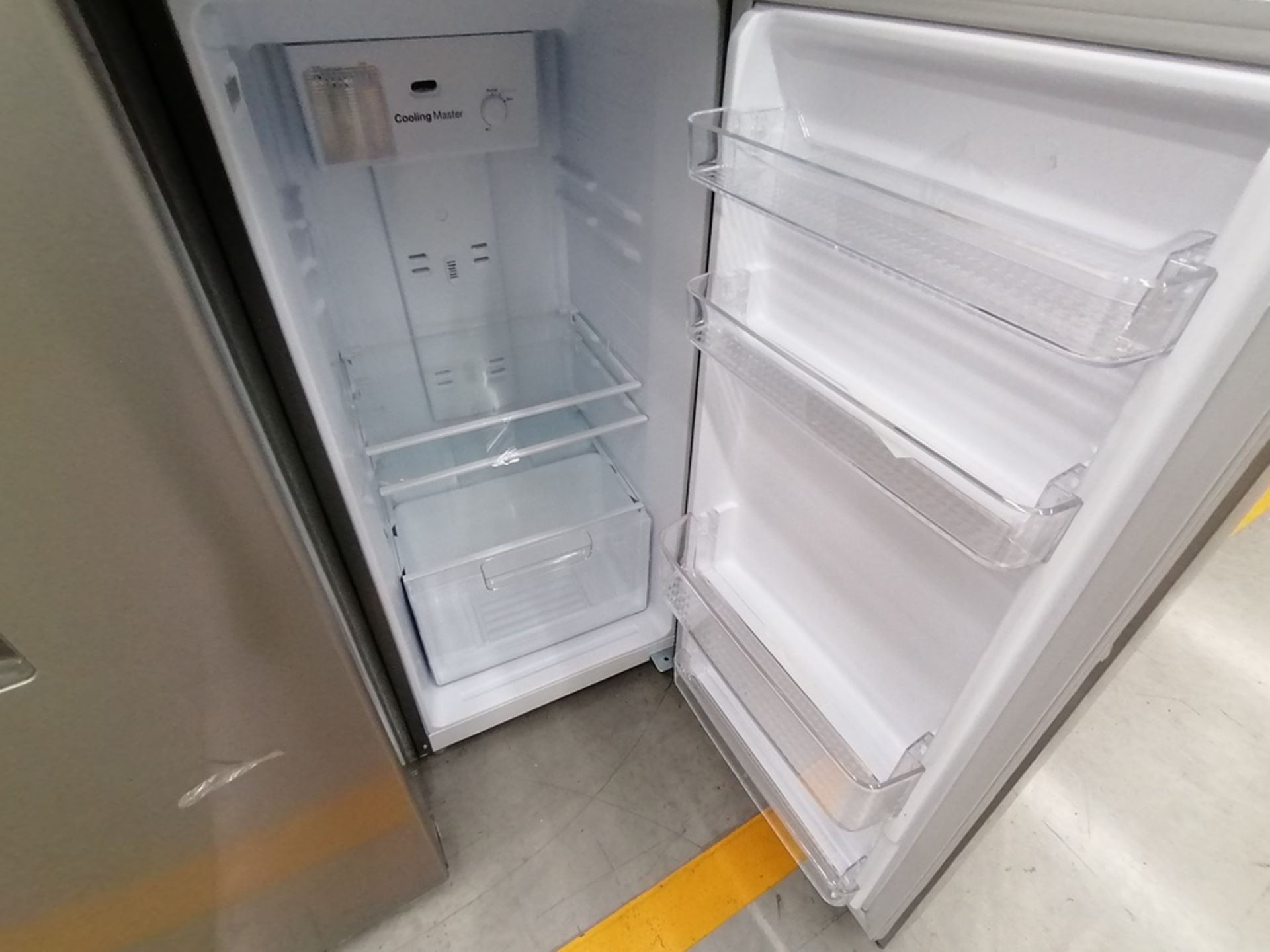 Lote de 2 Refrigeradores incluye: 1 Refrigerador, Marca Winia, Modelo DFR25120GN, Serie MR219N11624 - Image 7 of 15