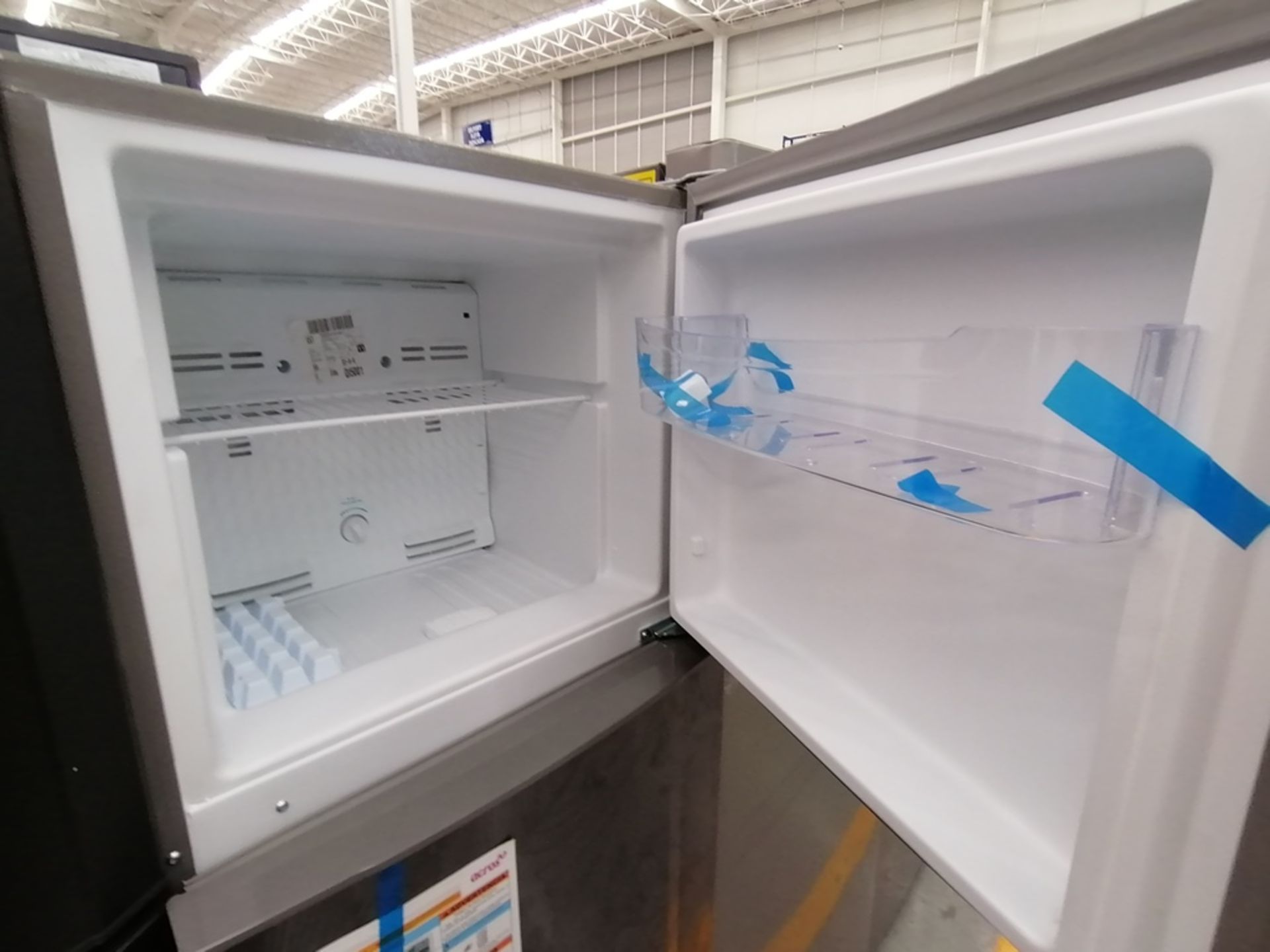 Lote de 2 Refrigeradores incluye: 1 Refrigerador, Marca Winia, Modelo DFR32210GNV, Serie MR217N104 - Image 4 of 15