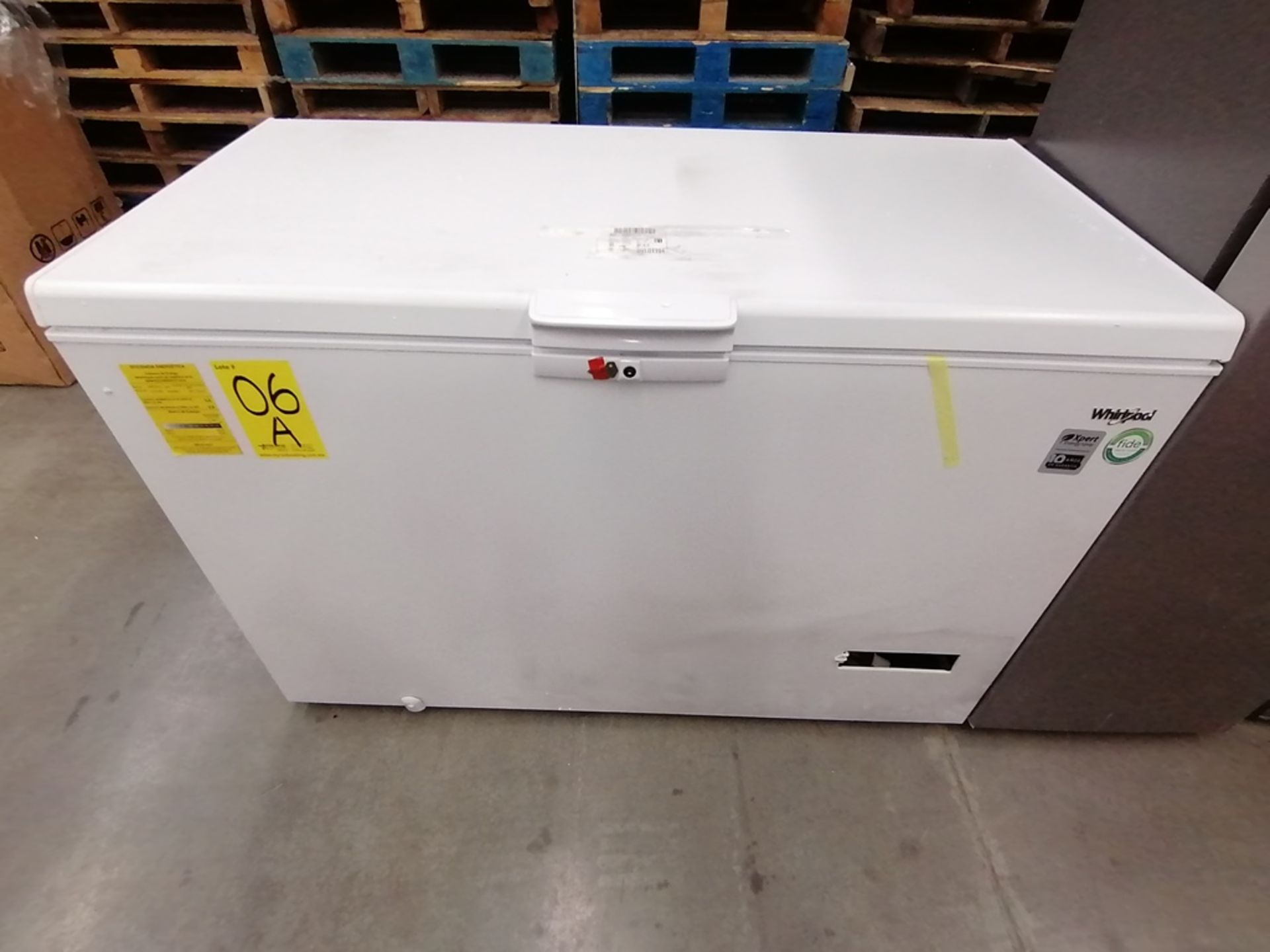 1 Congelador horizontal marca Whirlpool, Modelo WC16016Q, Serie 754959966031, Color Blanco, Golpead - Image 3 of 9