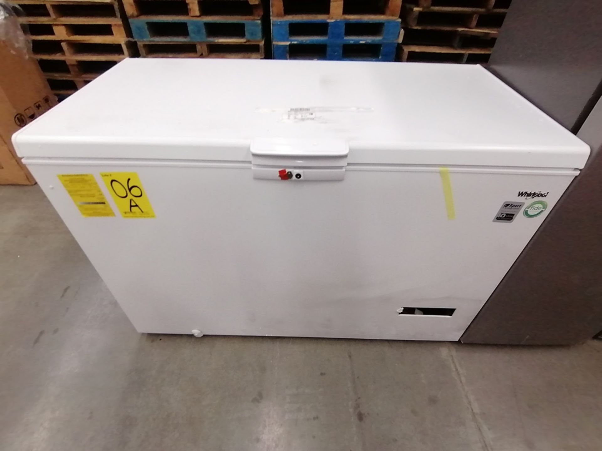 1 Congelador horizontal marca Whirlpool, Modelo WC16016Q, Serie 754959966031, Color Blanco, Golpead - Image 4 of 9
