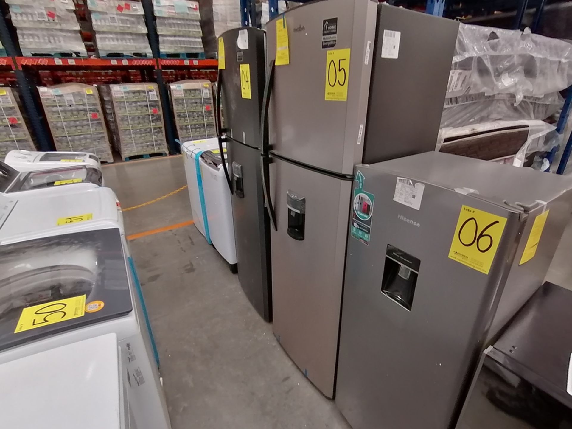 1 Refrigerador con dispensador de agua, Marca Mabe, Modelo RMA300FJMR, Serie 2111B711071, Color Gri - Image 2 of 7