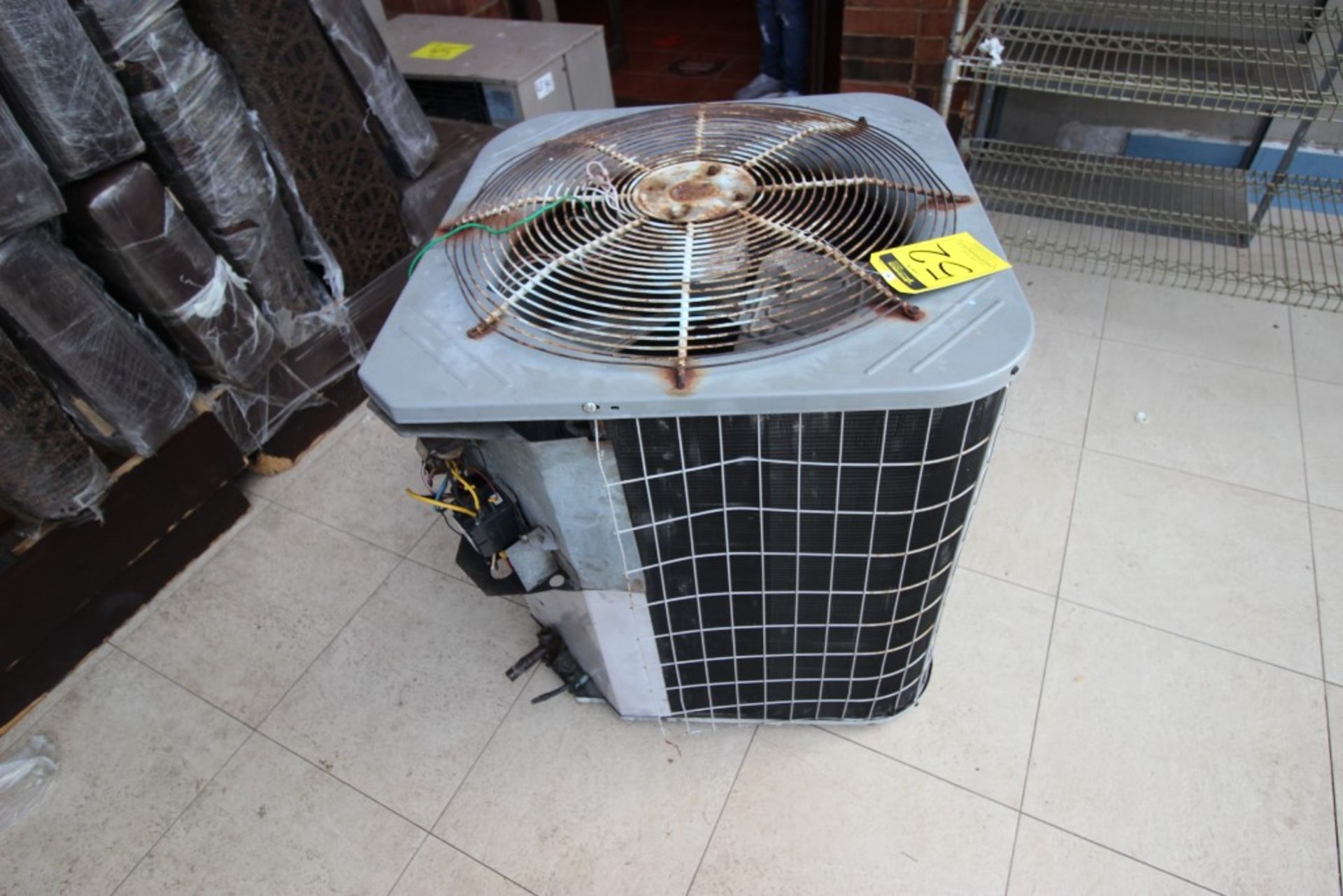 3 Unidades Condensadoras para aire acondicionado de un ventilador marca York, modelo:YCJD36S41S1A, - Image 7 of 19