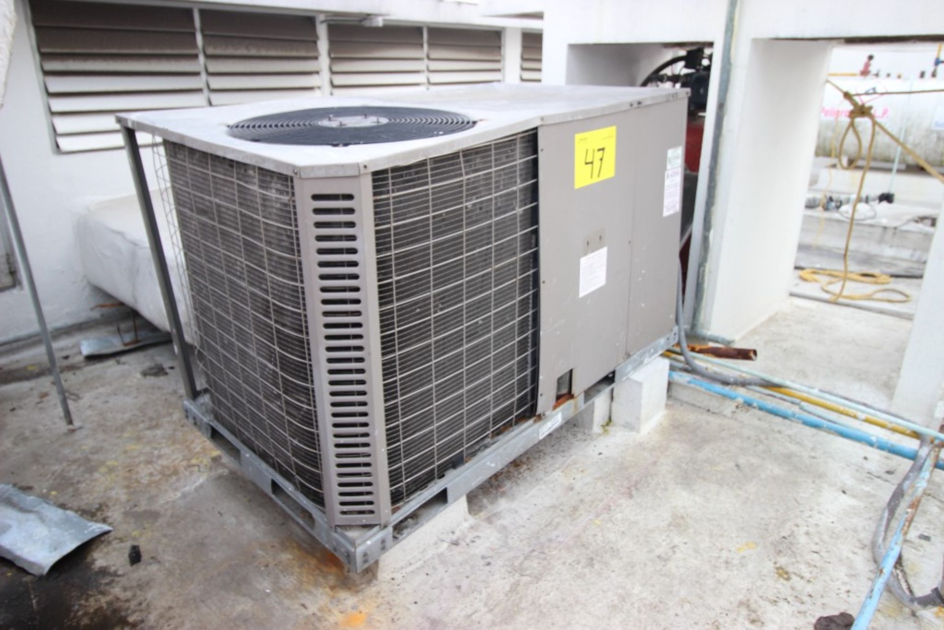 Unidad condensadora para aire acondicionado de un ventilador marca SA, modelo:NM060C00A1AAA2A, núme - Bild 18 aus 27
