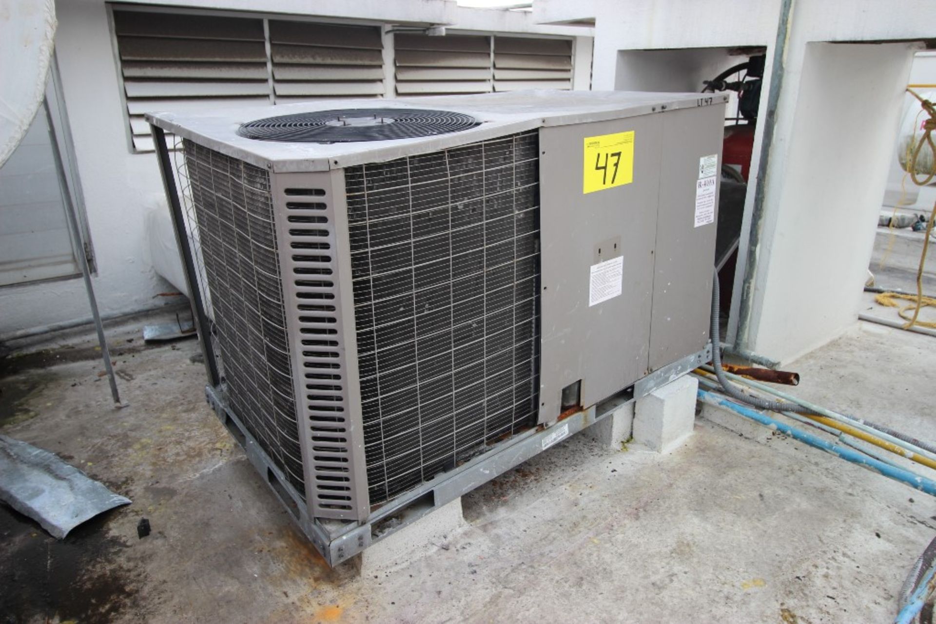 Unidad condensadora para aire acondicionado de un ventilador marca SA, modelo:NM060C00A1AAA2A, núme - Bild 17 aus 27