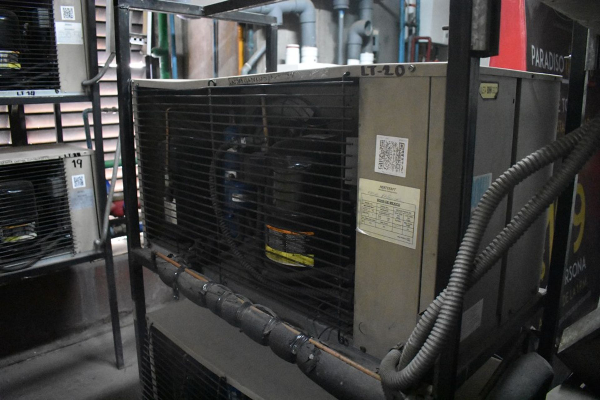 Unidad condensadora de dos ventiladores marca Heatcraft, modelo MBHX0201M6C, número de serie M14K04