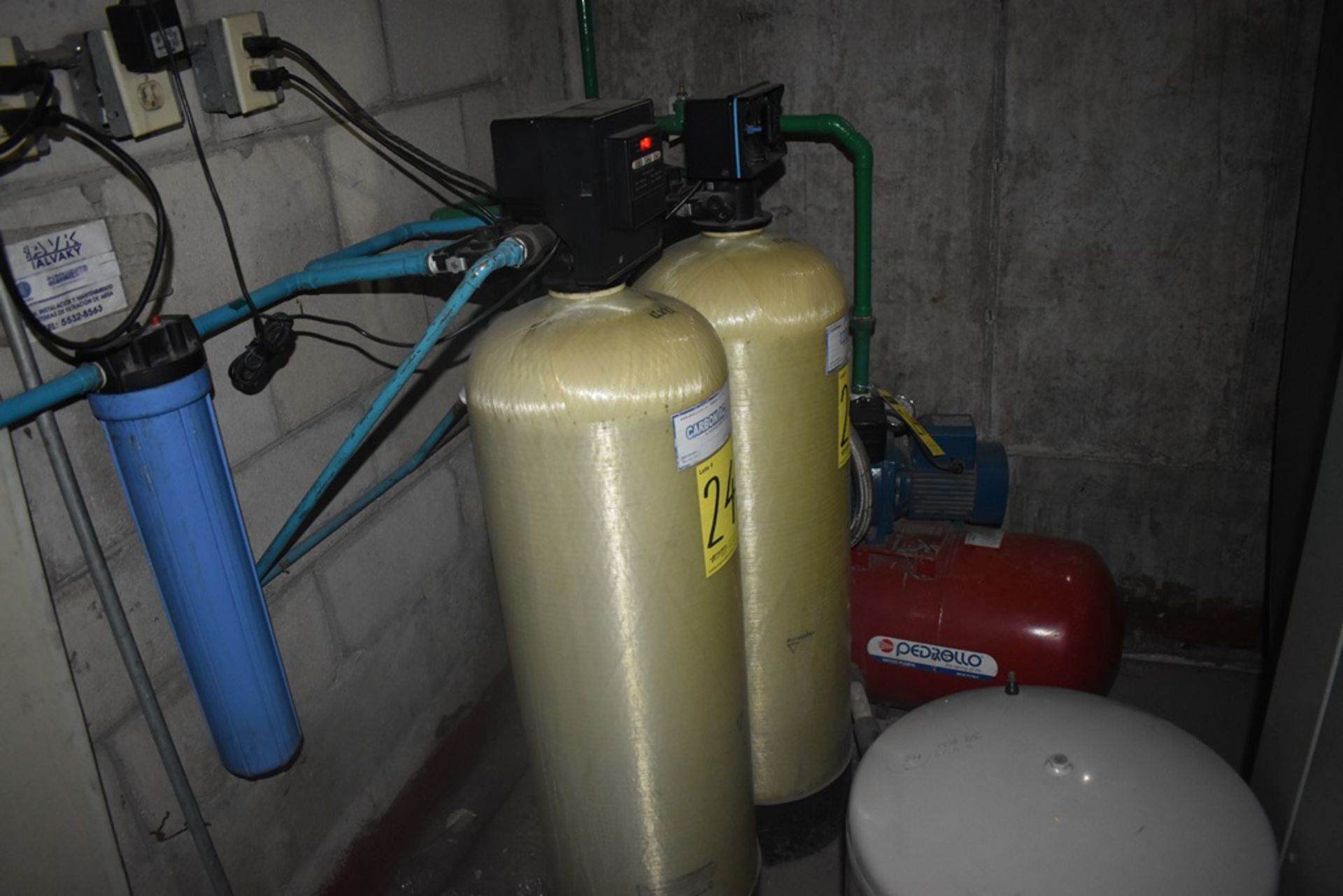 Sistema de filtración de agua marca Lalvaky, que incluye un sistema hidroneumático marca Pedrollo, - Image 17 of 40