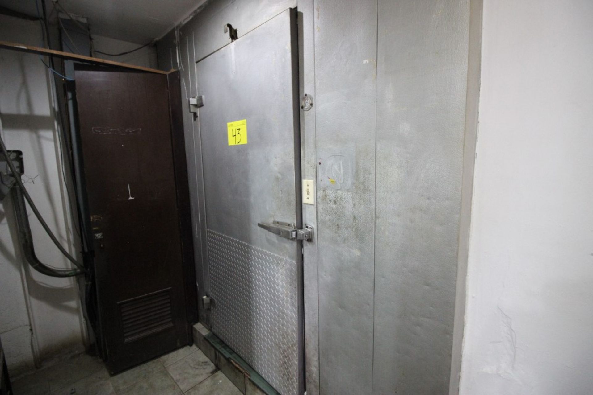Cámara de refrigeración con medidas 4.80 x 2.75 x 2.25 m, incluye 1 puerta y cortina hawaiana; Cáma