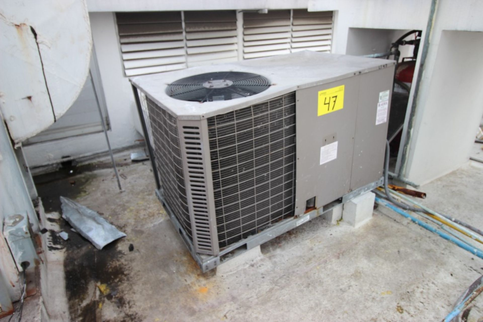 Unidad condensadora para aire acondicionado de un ventilador marca SA, modelo:NM060C00A1AAA2A, núme - Bild 13 aus 27