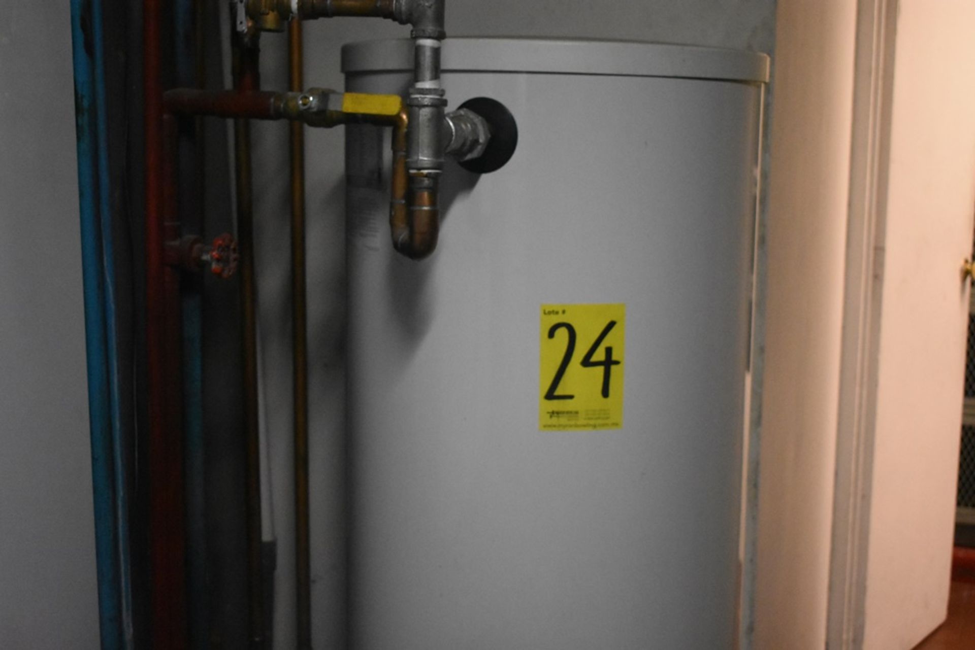 Sistema de filtración de agua marca Lalvaky, que incluye un sistema hidroneumático marca Pedrollo, - Image 29 of 40