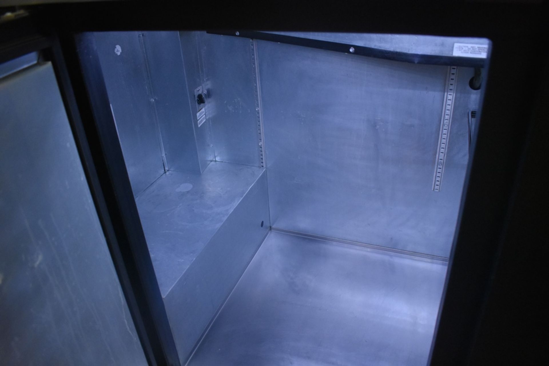 Mesa de trabajo refrigerada con cubierta en acero inoxidable marca True, modelo TBB-3, número de se - Image 15 of 20