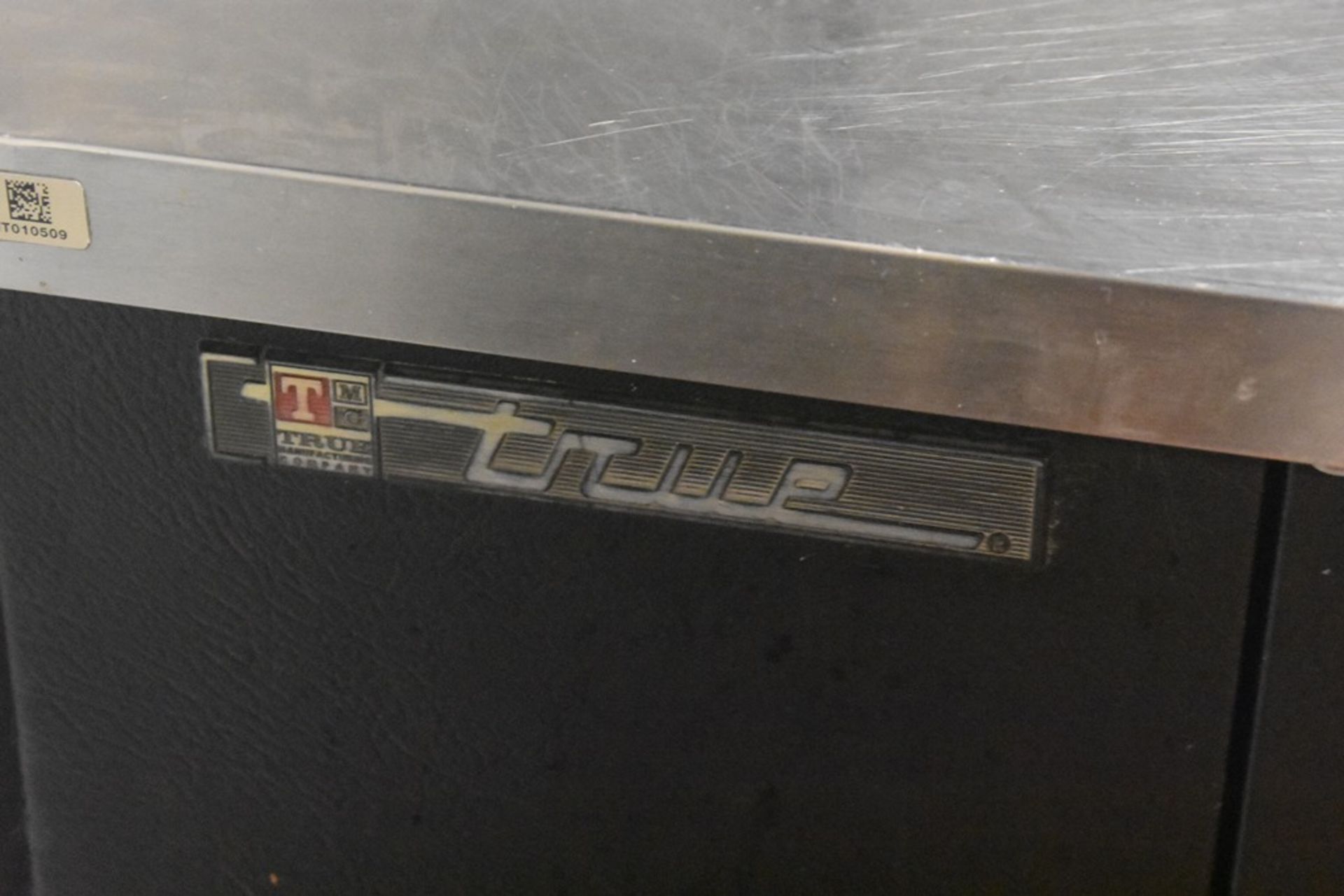 Mesa de trabajo refrigerada con cubierta en acero inoxidable marca True, modelo TBB-3, número de se - Image 17 of 20