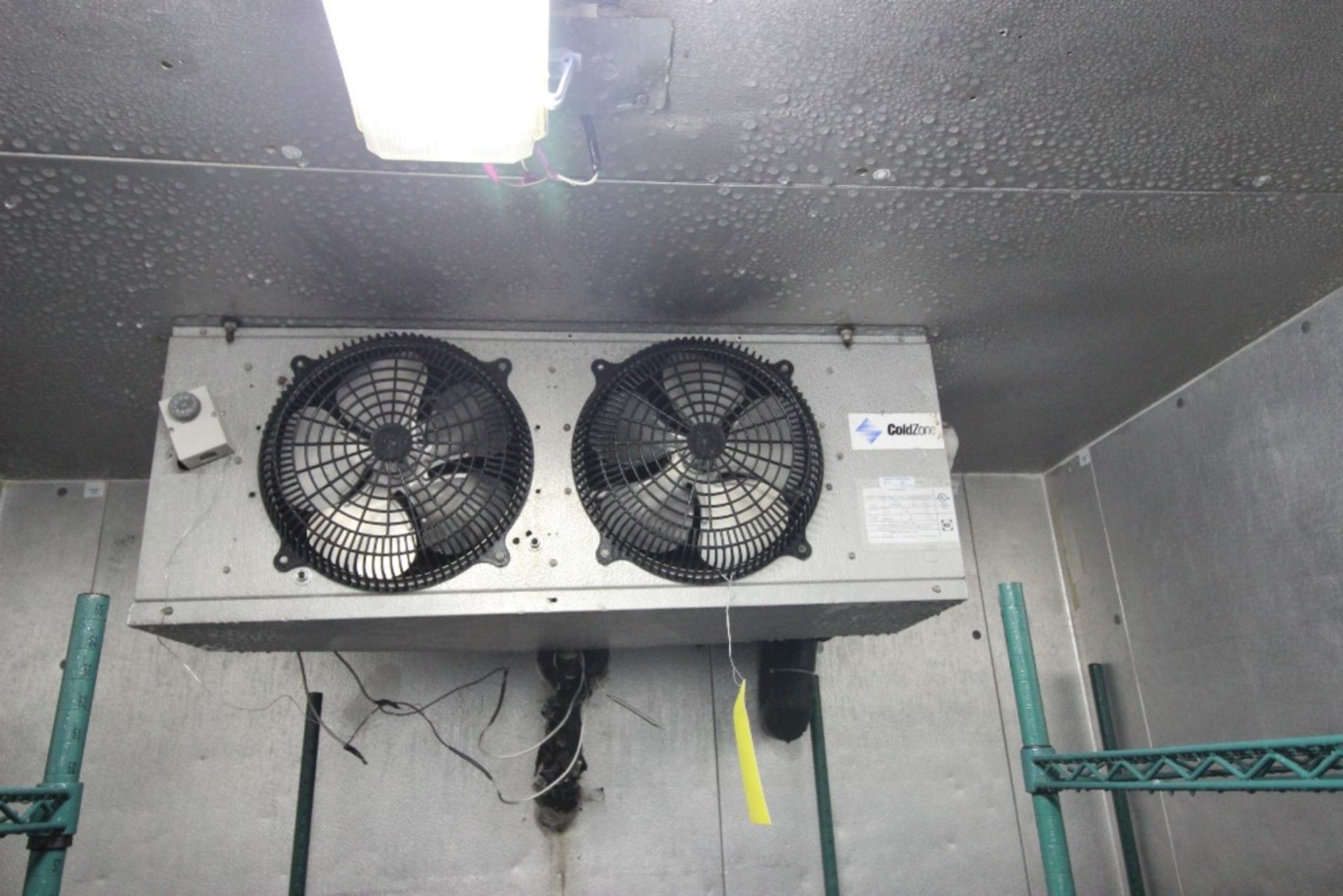 Difusor de doble ventilador maca Coldzone con las siguientes características modelo:AA28-122b, núme - Image 18 of 28