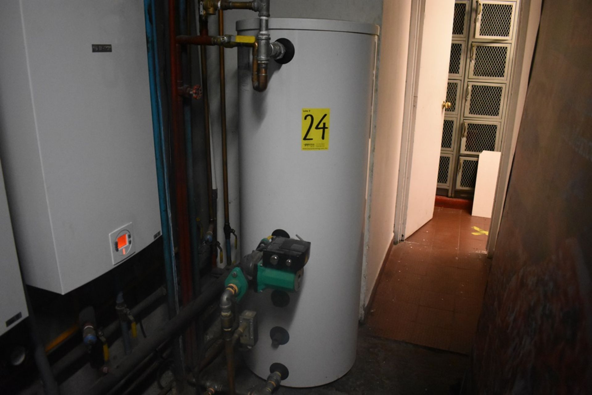 Sistema de filtración de agua marca Lalvaky, que incluye un sistema hidroneumático marca Pedrollo, - Image 30 of 40
