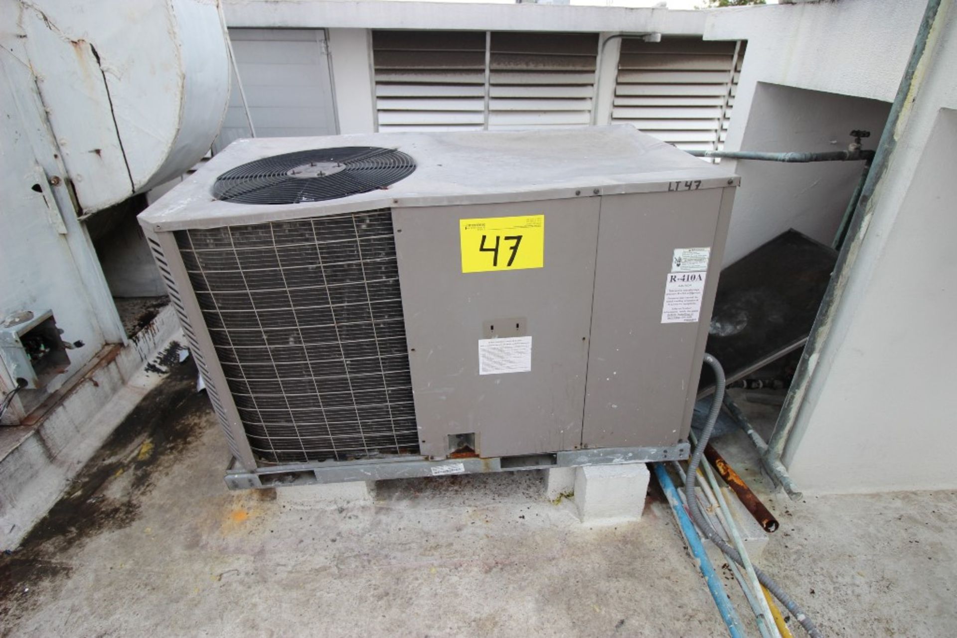 Unidad condensadora para aire acondicionado de un ventilador marca SA, modelo:NM060C00A1AAA2A, núme - Bild 8 aus 27