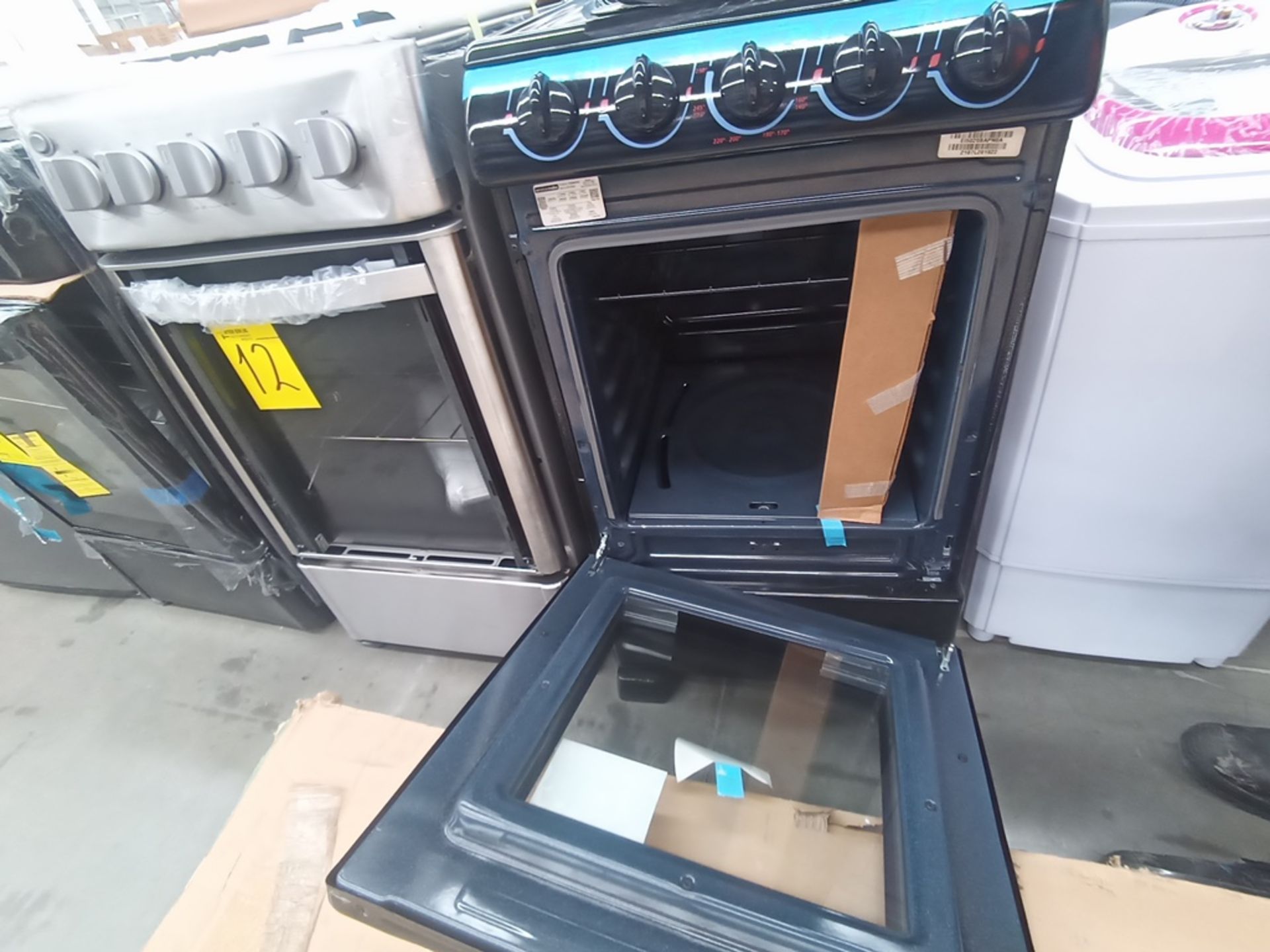 Lote de 2 Estufas contiene: 1 Estufa de 6 Quemadores Marca Whirlpool, Modelo WFR3200D00, Serie VEB0 - Image 16 of 17