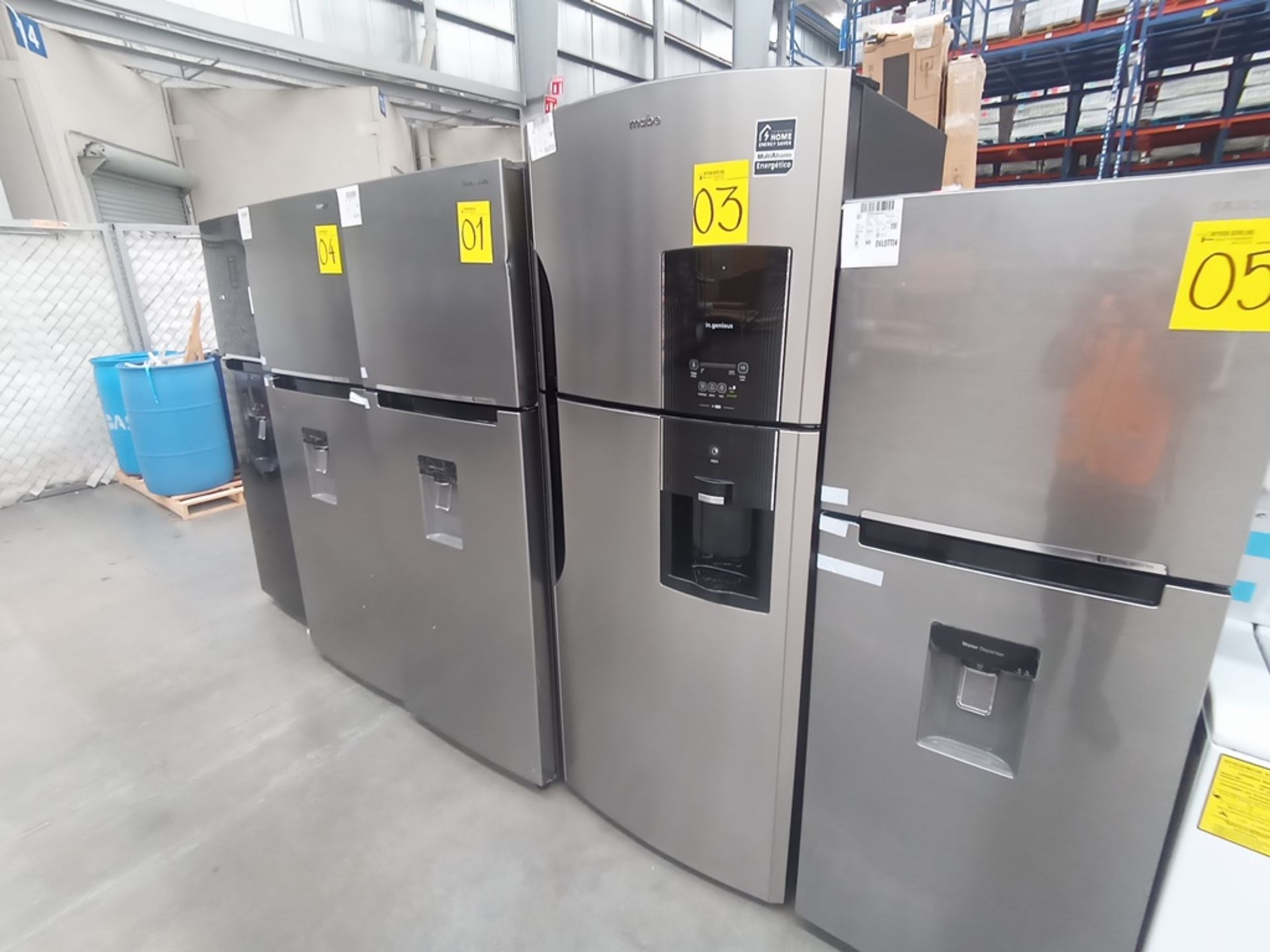 1 Refrigerador Marca Mabe, Modelo RMS6510IBMRXA, Serie 2201B408657, Color Gris, Golpeado, Favor de