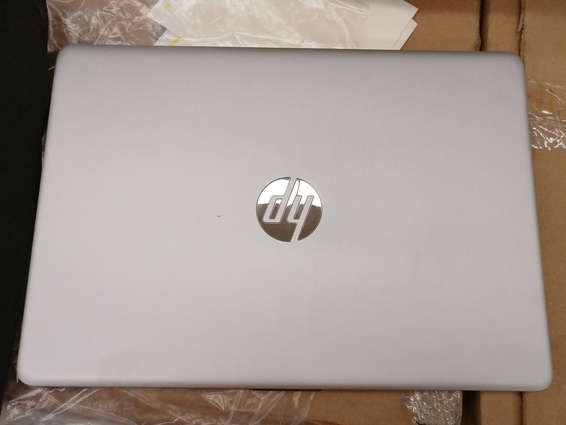 Lote de artículos contiene: 1 Computadora tipo Laptop marca HP, modelo 14CF2033, serie 5CG1206WQM, - Image 8 of 26
