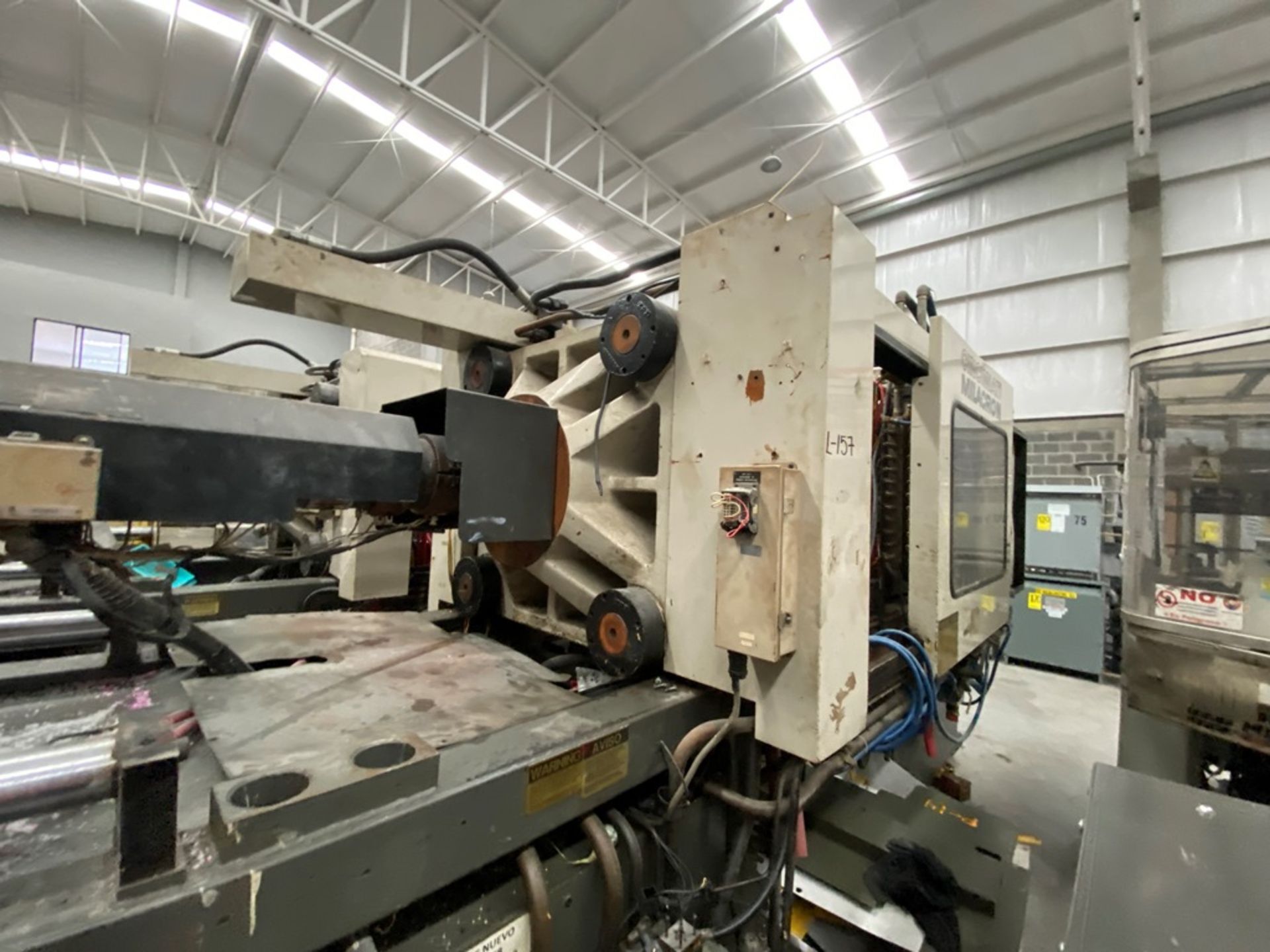 Cincinnati Milacron Plastic Injection Machine 300 Tons, Injection Capacity 822gr. - Image 27 of 82