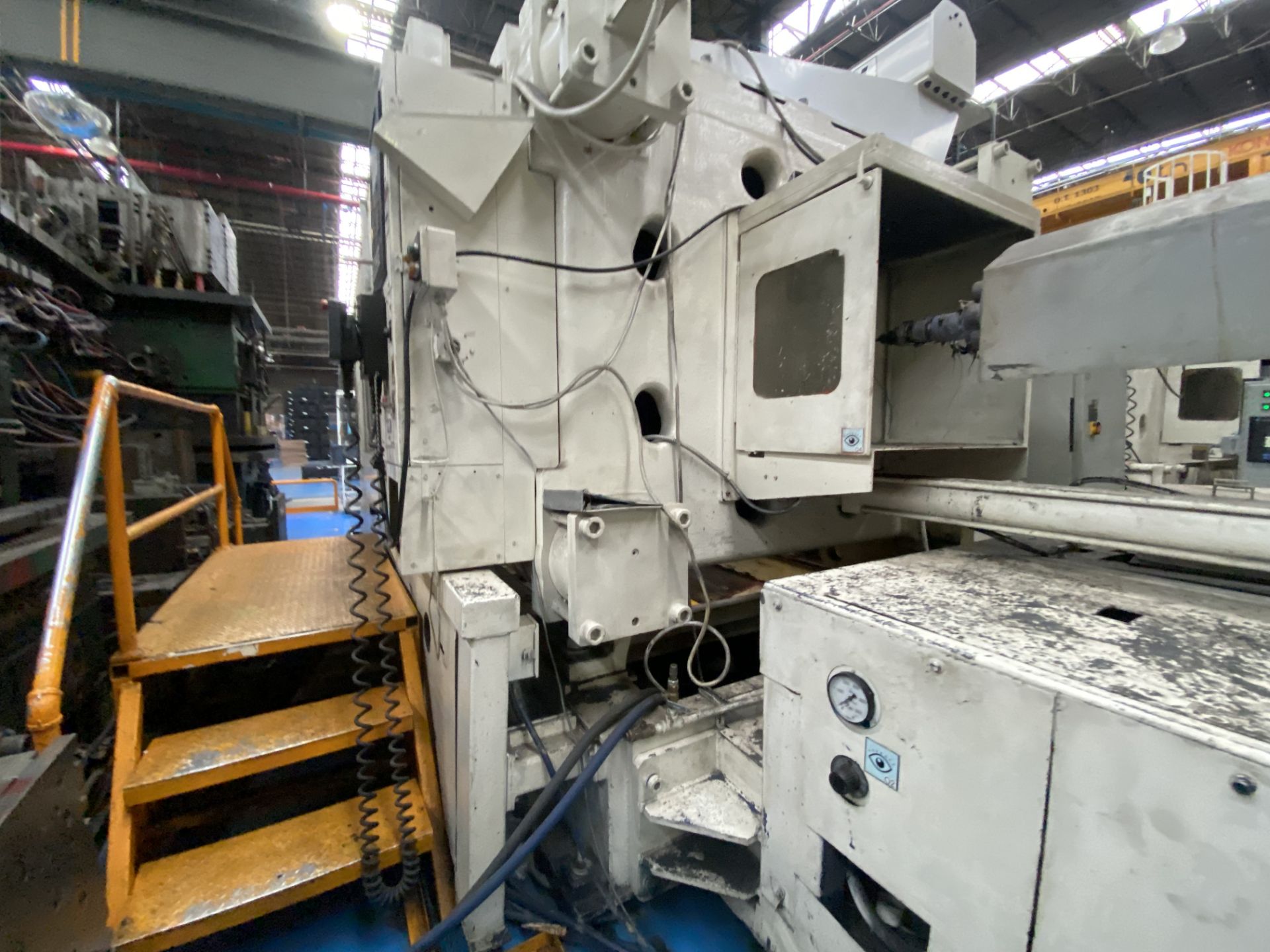 UBE Plastic Injection Machine, capacity 1500 tons, year 1994 - Image 38 of 126