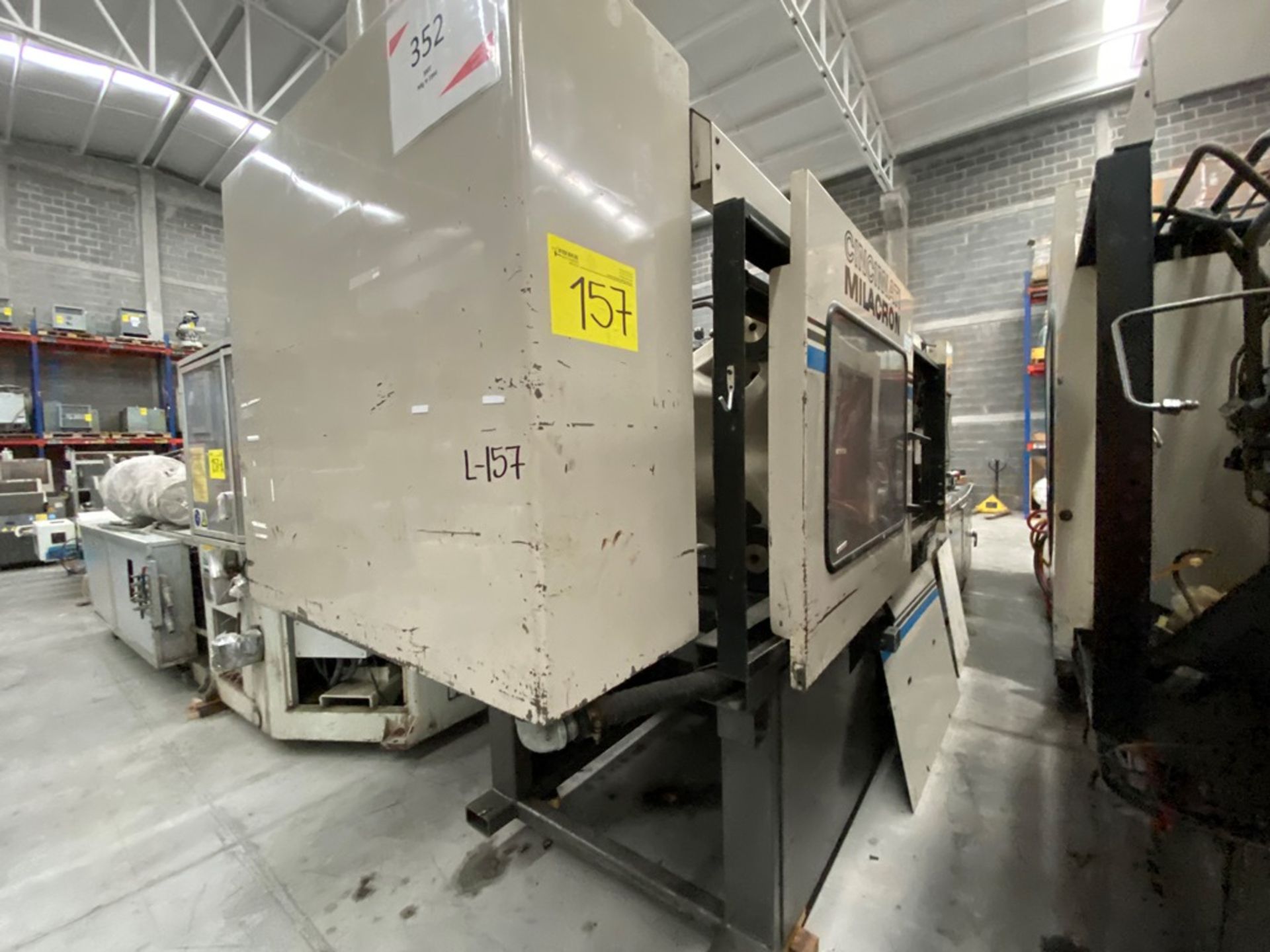 Cincinnati Milacron Plastic Injection Machine 300 Tons, Injection Capacity 822gr. - Image 4 of 82