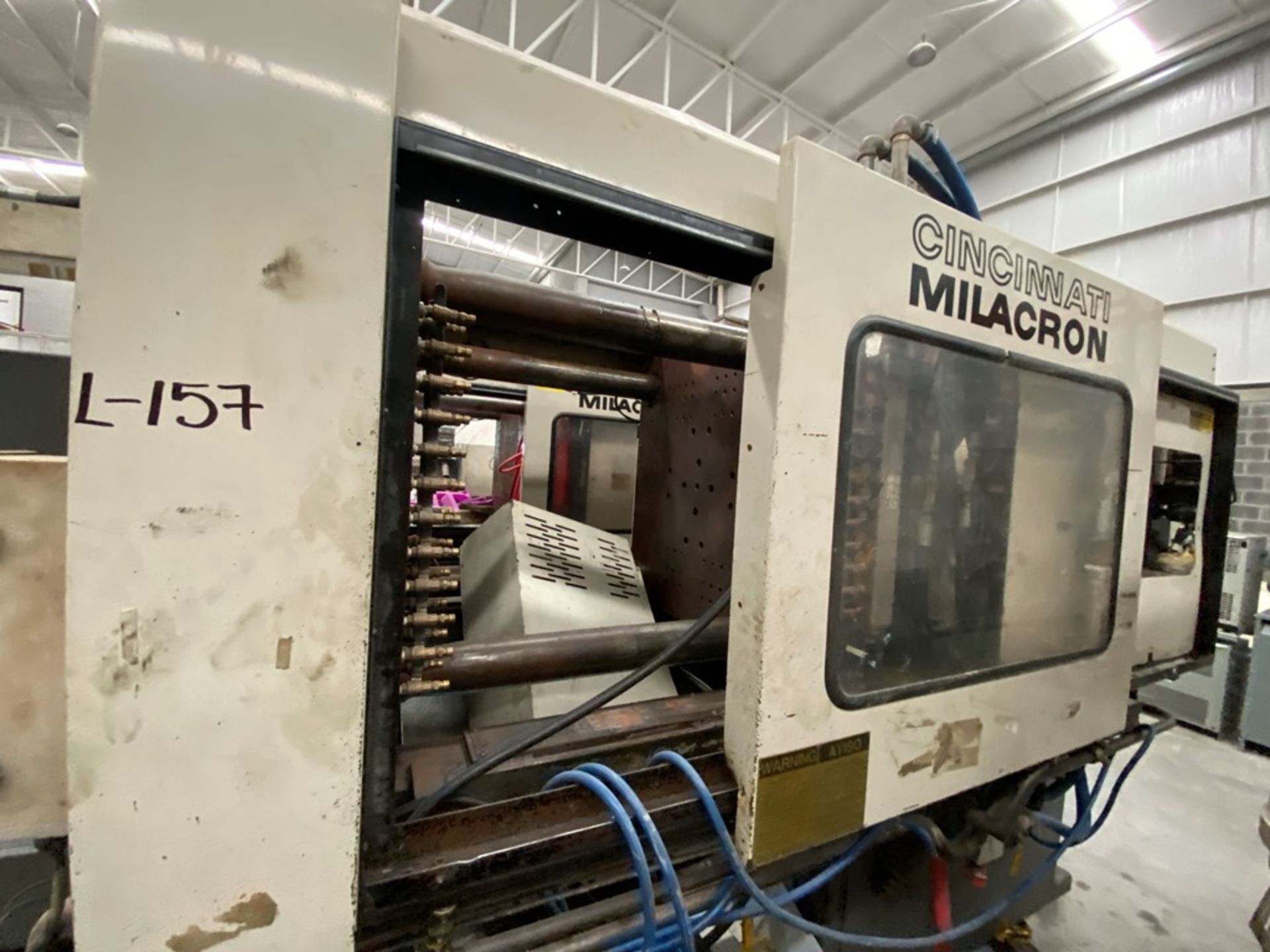 Cincinnati Milacron Plastic Injection Machine 300 Tons, Injection Capacity 822gr. - Image 15 of 82