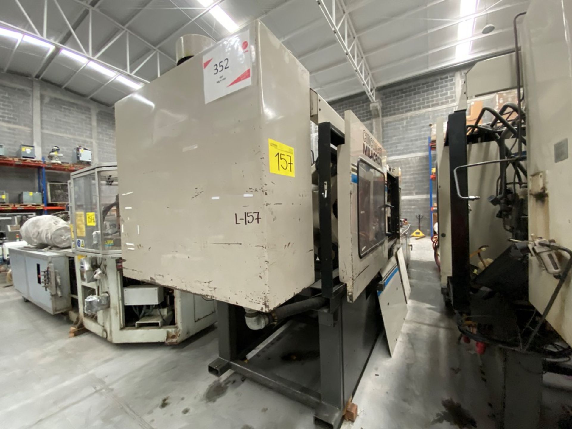 Cincinnati Milacron Plastic Injection Machine 300 Tons, Injection Capacity 822gr. - Image 2 of 82