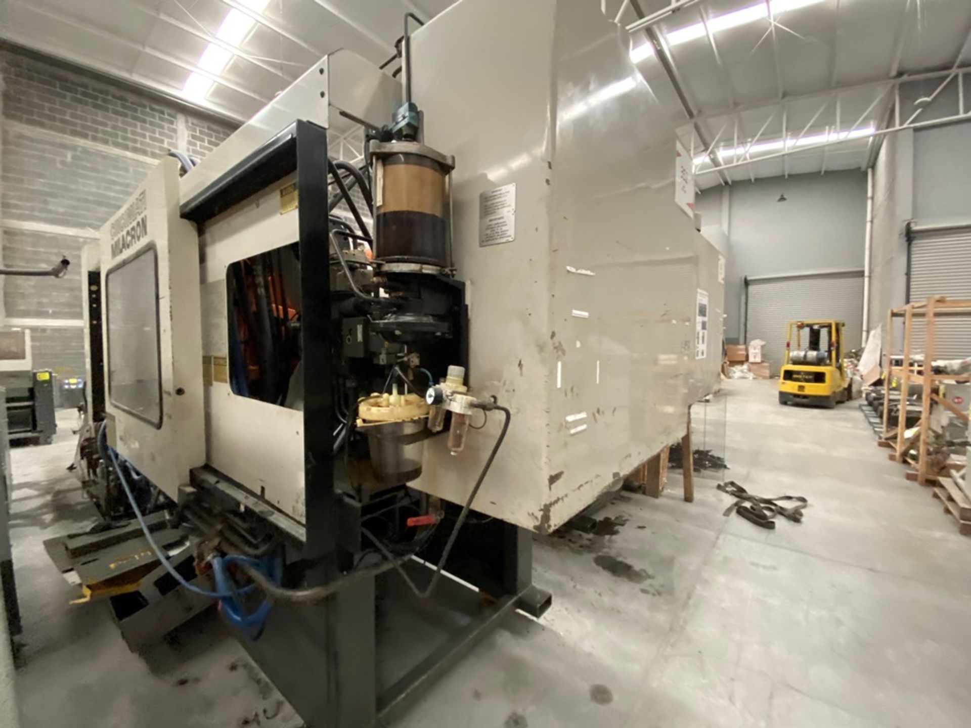 Cincinnati Milacron Plastic Injection Machine 300 Tons, Injection Capacity 822gr. - Image 7 of 82