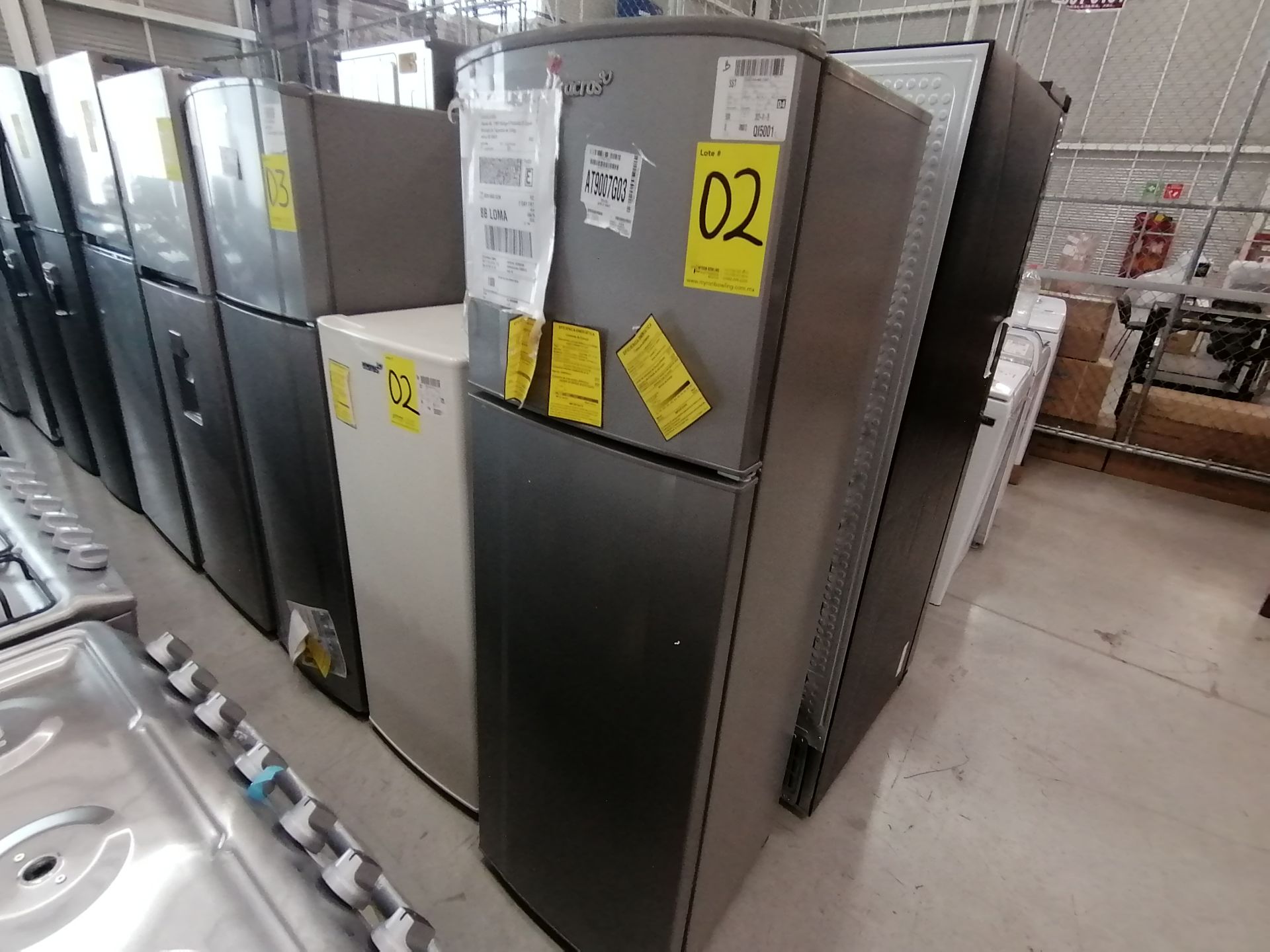 1 Refrigerador Marca Acros, Modelo ERT07TXLT, Serie VRA4436928, Color Blanco, Golpeado, Favor de in