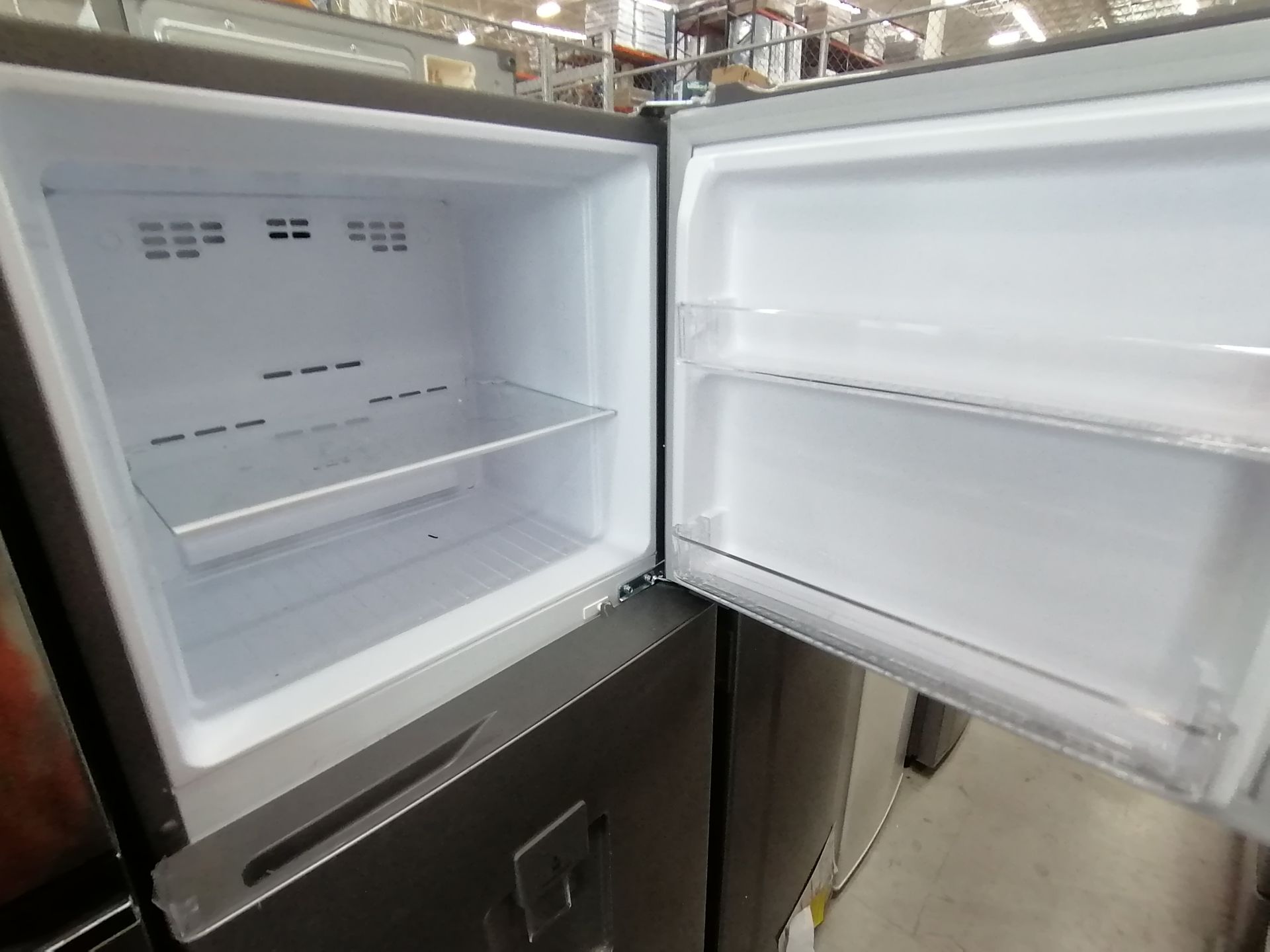 1 Refrigerador con Dispensador de Agua Marca Winia, Modelo DFR32210GMDX, Serie MR22N12620742, Color - Image 12 of 15