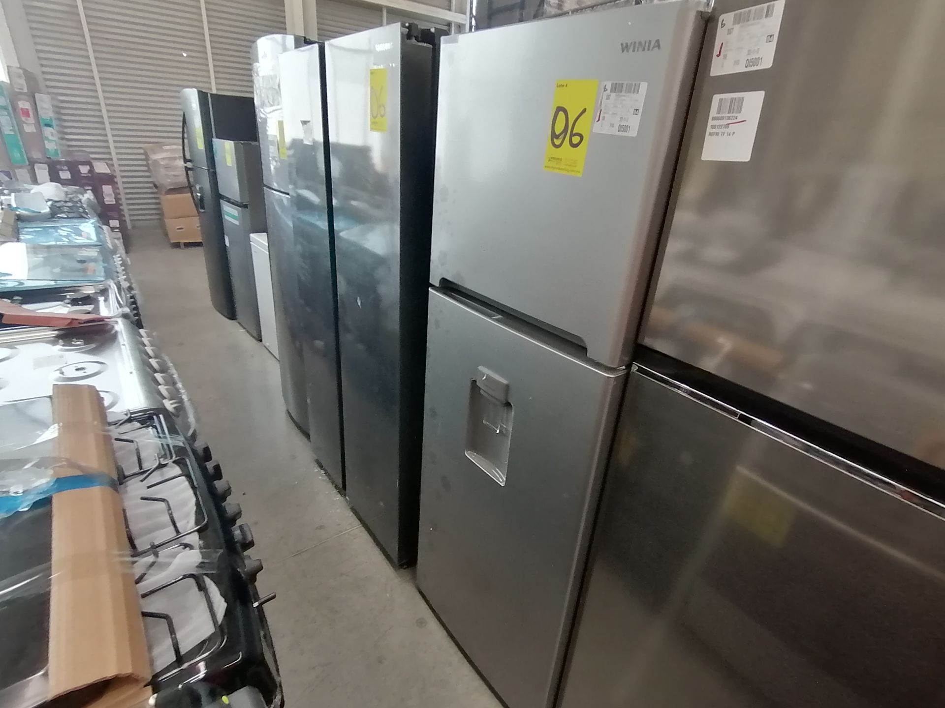 1 Refrigerador Marca Samsung, Modelo RS28T5B00B1, Serie 0B2V4BBT300531L, Color Gris, Golpeado, Favo