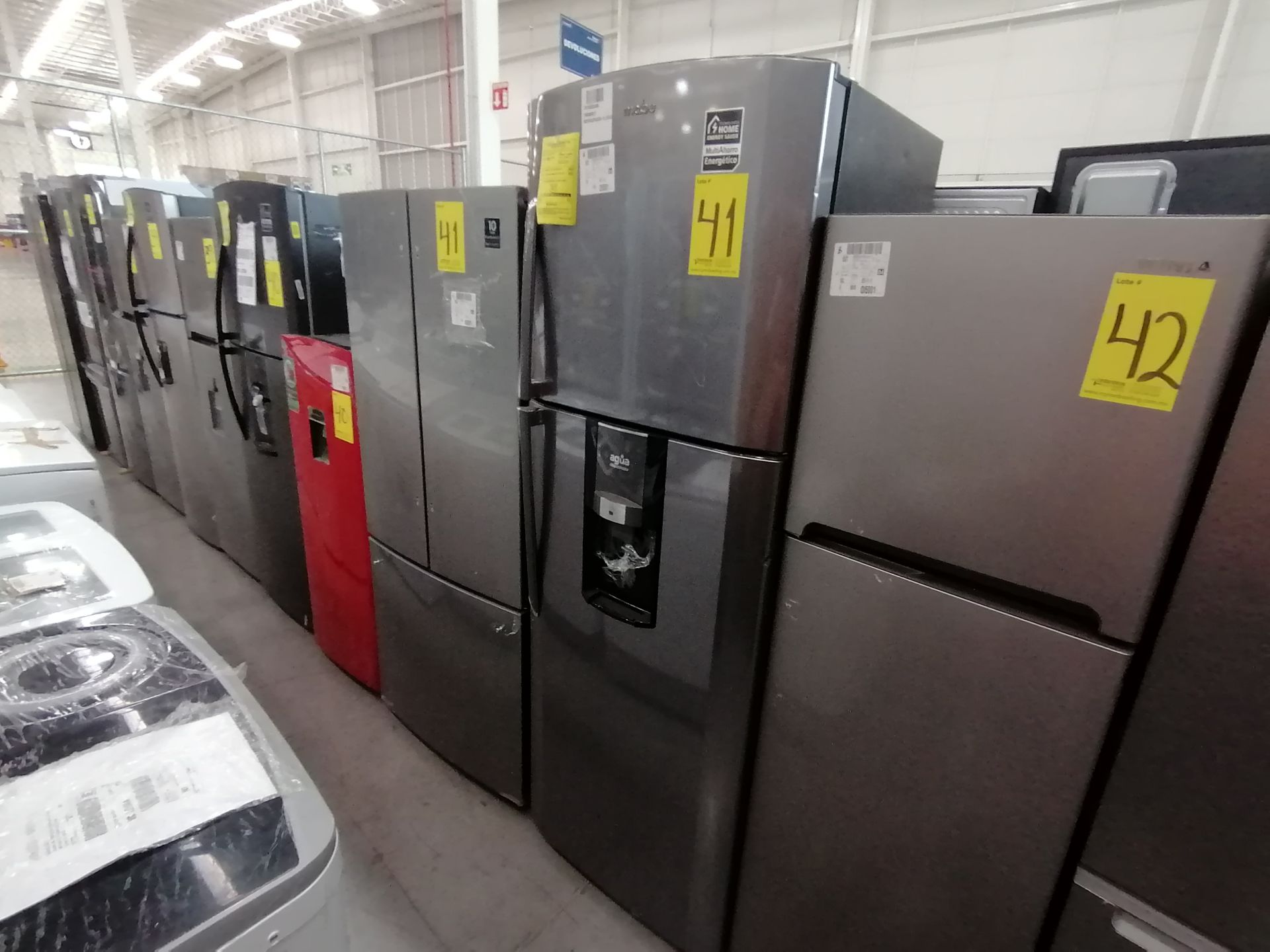1 Refrigerador Marca Samsung, Modelo rf220fctas8, Serie BBR100057N, Color Gris, Golpeado, Favor de
