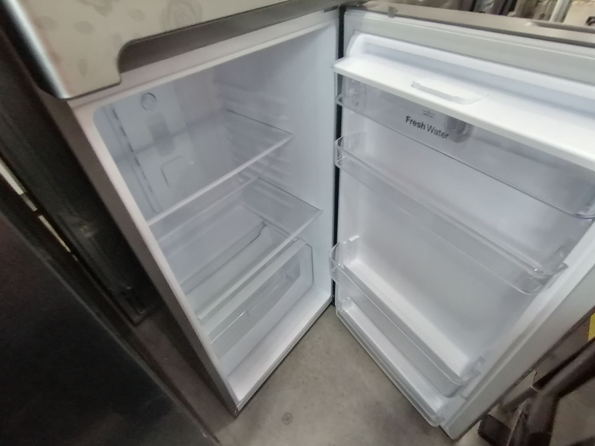 1 Refrigerador Marca Samsung, Modelo RS28T5B00B1, Serie 0B2V4BBT300531L, Color Gris, Golpeado, Favo - Image 13 of 17