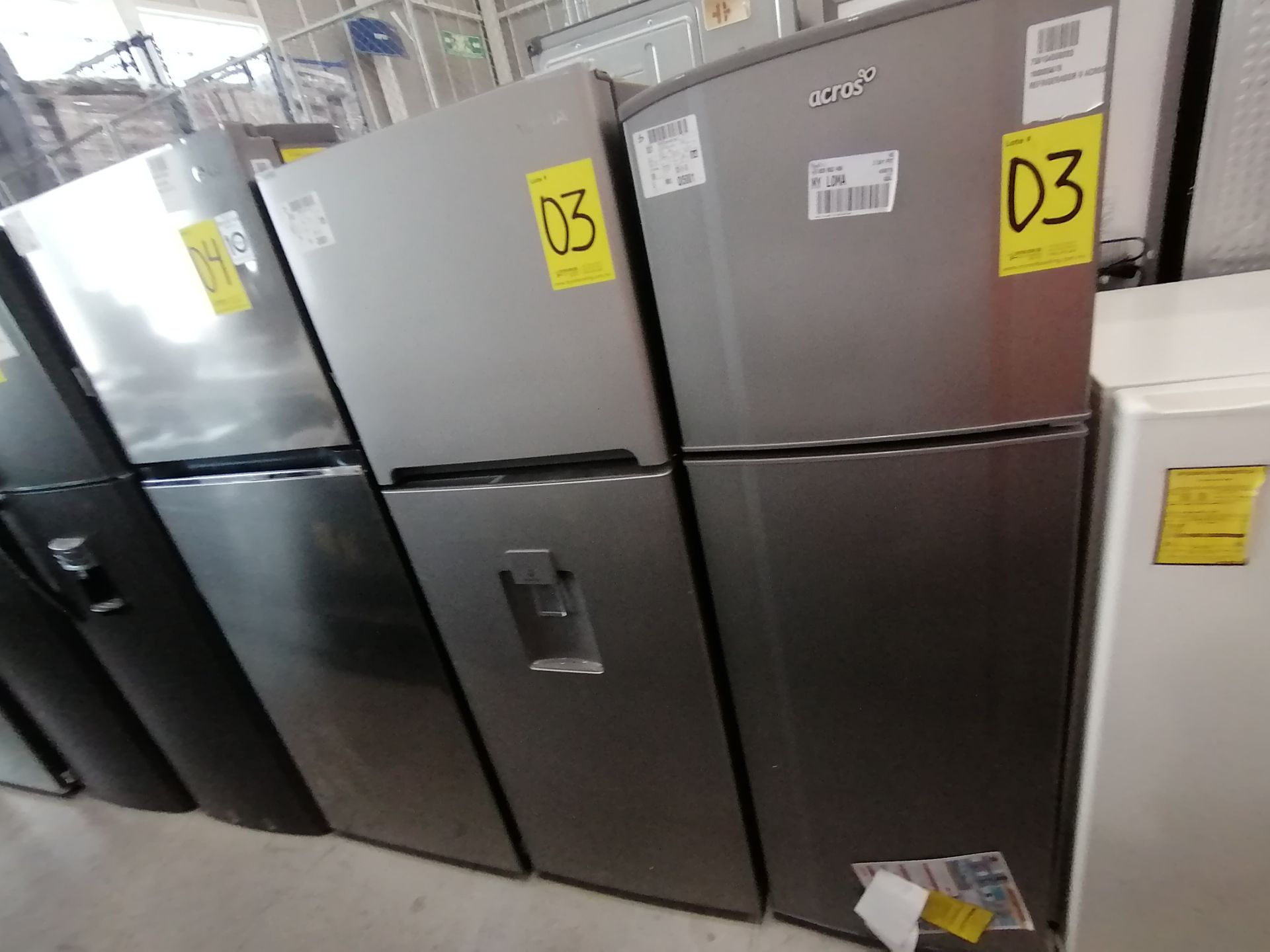 1 Refrigerador con Dispensador de Agua Marca Winia, Modelo DFR32210GMDX, Serie MR22N12620742, Color - Image 3 of 15