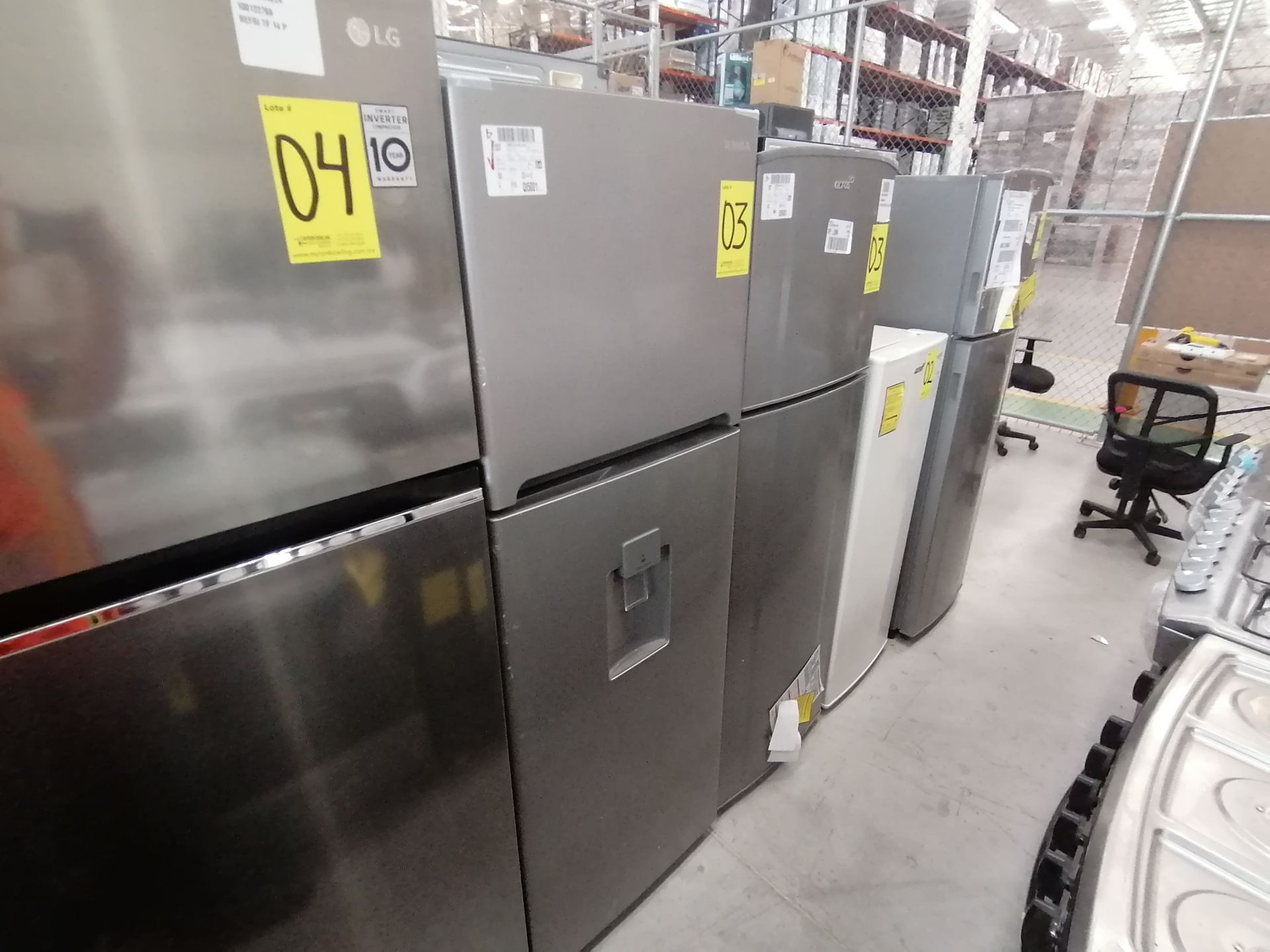 1 Refrigerador con Dispensador de Agua Marca Winia, Modelo DFR32210GMDX, Serie MR22N12620742, Color - Image 6 of 15